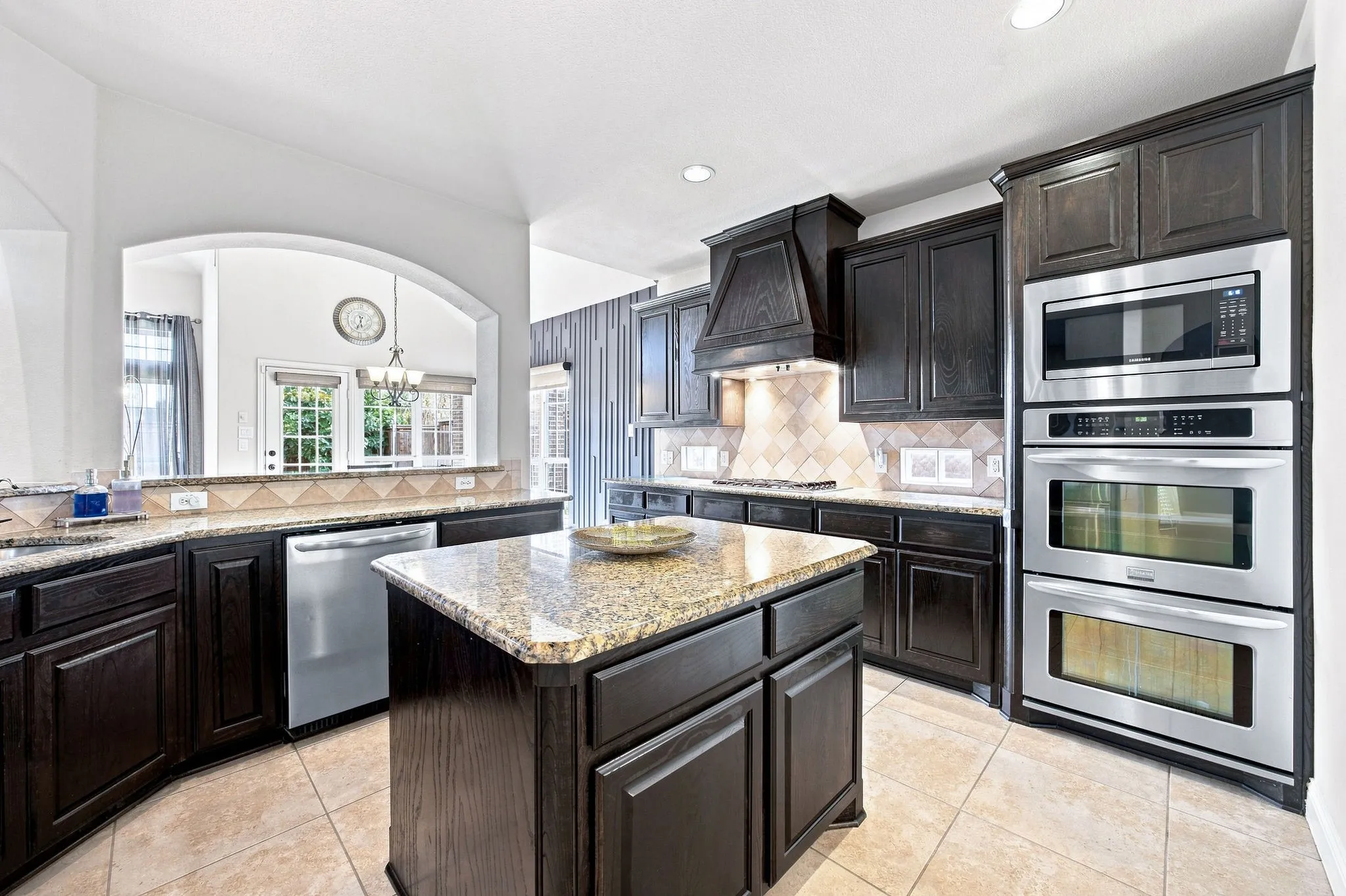 Single Family Residence For Sale in Denton County , 3103 Aerial Drive, Frisco, Texas 75033, 6 Bedroom, 4 Bathroom, 2 Garage spaces, 4,290 Sqft, built in 2013, mls#21339972, Real Estate Agent in Frisco, Homes For Sale in Denton county, Homes For Sale in Frisco, Realtor in Frisco Texas, Real Estate Brokerage Independent Realty Texas, Luminita Cordes Realtor