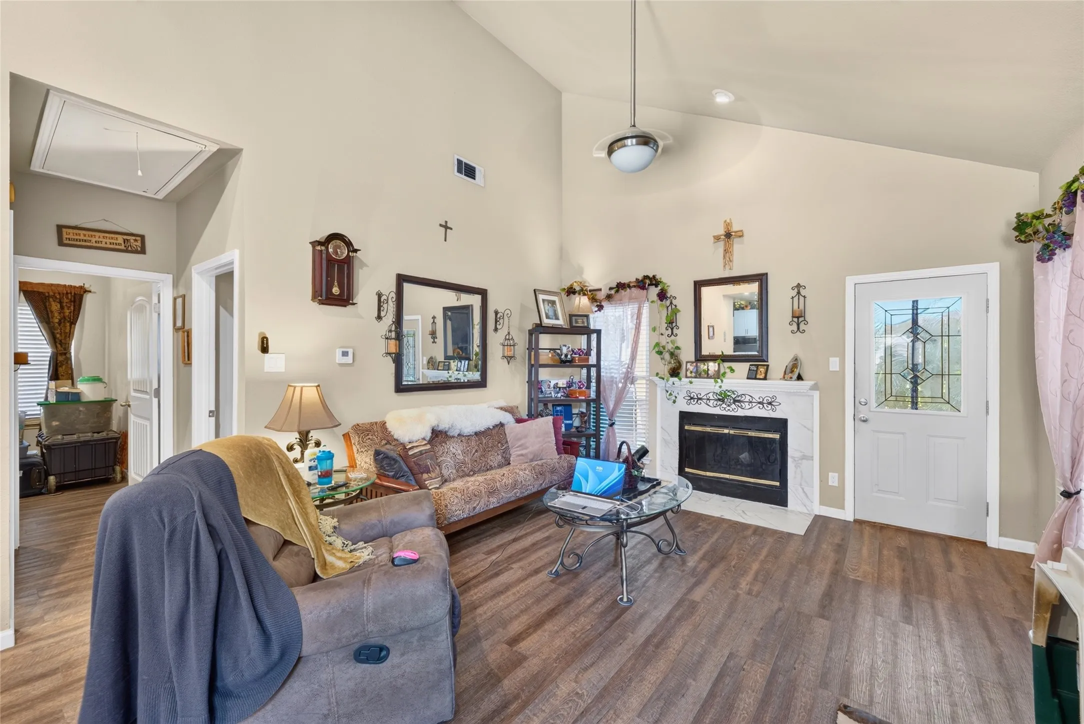 Townhouse For Sale in Tarrant County , 2504 Orangegrove Circle, Arlington, Texas 76006, 2 Bedroom, 2 Bathroom, 1 Garage spaces, 1,105 Sqft, built in 1988, mls#21356801, Real Estate Agent in Arlington, Homes For Sale in Tarrant county, Homes For Sale in Arlington, Realtor in Arlington Texas, Real Estate Brokerage Independent Realty Texas, Luminita Cordes Realtor