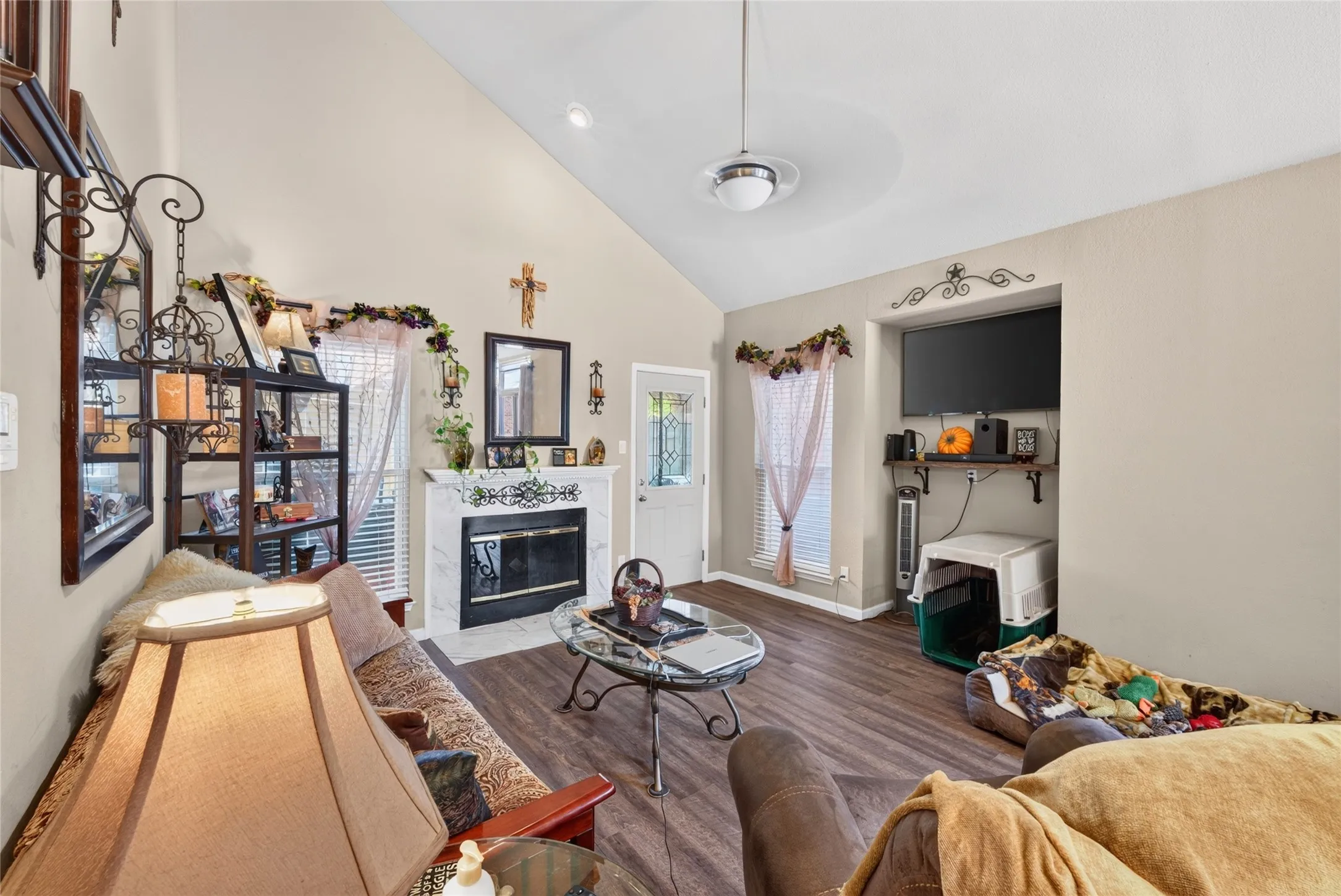 Townhouse For Sale in Tarrant County , 2504 Orangegrove Circle, Arlington, Texas 76006, 2 Bedroom, 2 Bathroom, 1 Garage spaces, 1,105 Sqft, built in 1988, mls#21356801, Real Estate Agent in Arlington, Homes For Sale in Tarrant county, Homes For Sale in Arlington, Realtor in Arlington Texas, Real Estate Brokerage Independent Realty Texas, Luminita Cordes Realtor