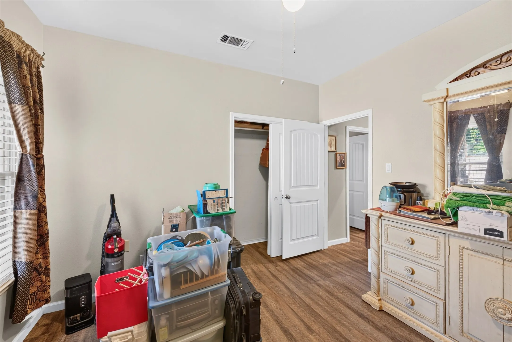 Townhouse For Sale in Tarrant County , 2504 Orangegrove Circle, Arlington, Texas 76006, 2 Bedroom, 2 Bathroom, 1 Garage spaces, 1,105 Sqft, built in 1988, mls#21356801, Real Estate Agent in Arlington, Homes For Sale in Tarrant county, Homes For Sale in Arlington, Realtor in Arlington Texas, Real Estate Brokerage Independent Realty Texas, Luminita Cordes Realtor