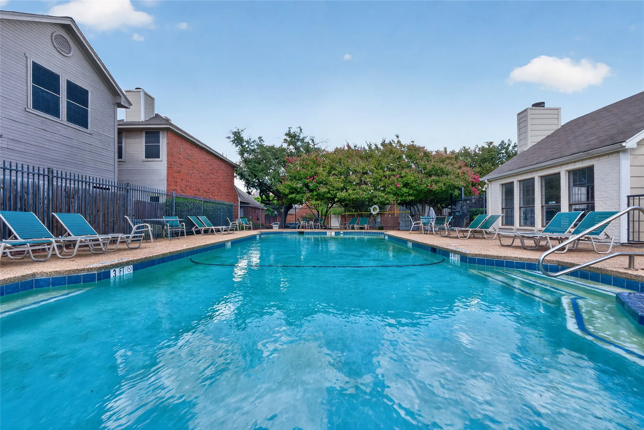 Townhouse For Sale in Tarrant County , 2504 Orangegrove Circle, Arlington, Texas 76006, 2 Bedroom, 2 Bathroom, 1 Garage spaces, 1,105 Sqft, built in 1988, mls#21356801, Real Estate Agent in Arlington, Homes For Sale in Tarrant county, Homes For Sale in Arlington, Realtor in Arlington Texas, Real Estate Brokerage Independent Realty Texas, Luminita Cordes Realtor