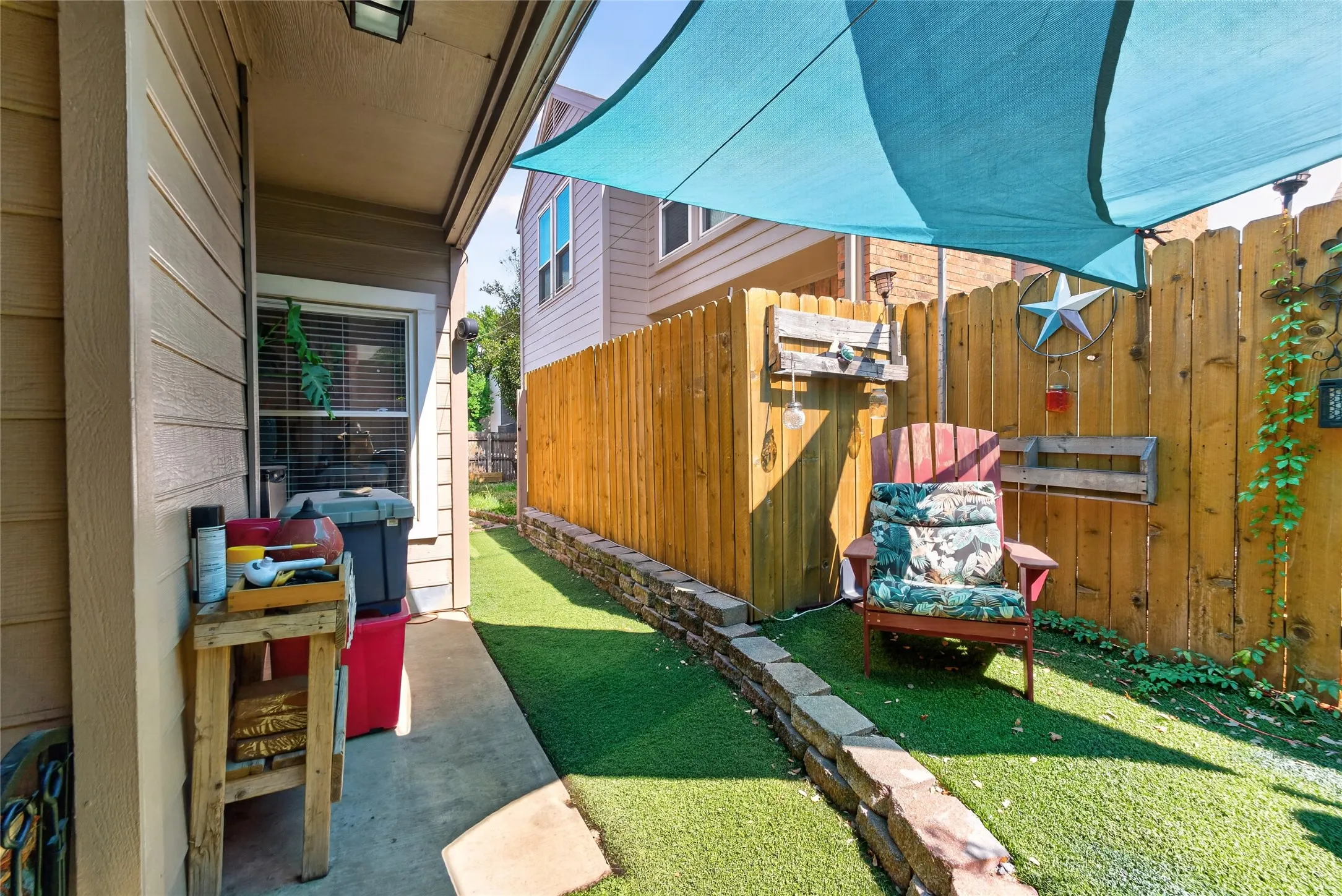Townhouse For Sale in Tarrant County , 2504 Orangegrove Circle, Arlington, Texas 76006, 2 Bedroom, 2 Bathroom, 1 Garage spaces, 1,105 Sqft, built in 1988, mls#21356801, Real Estate Agent in Arlington, Homes For Sale in Tarrant county, Homes For Sale in Arlington, Realtor in Arlington Texas, Real Estate Brokerage Independent Realty Texas, Luminita Cordes Realtor