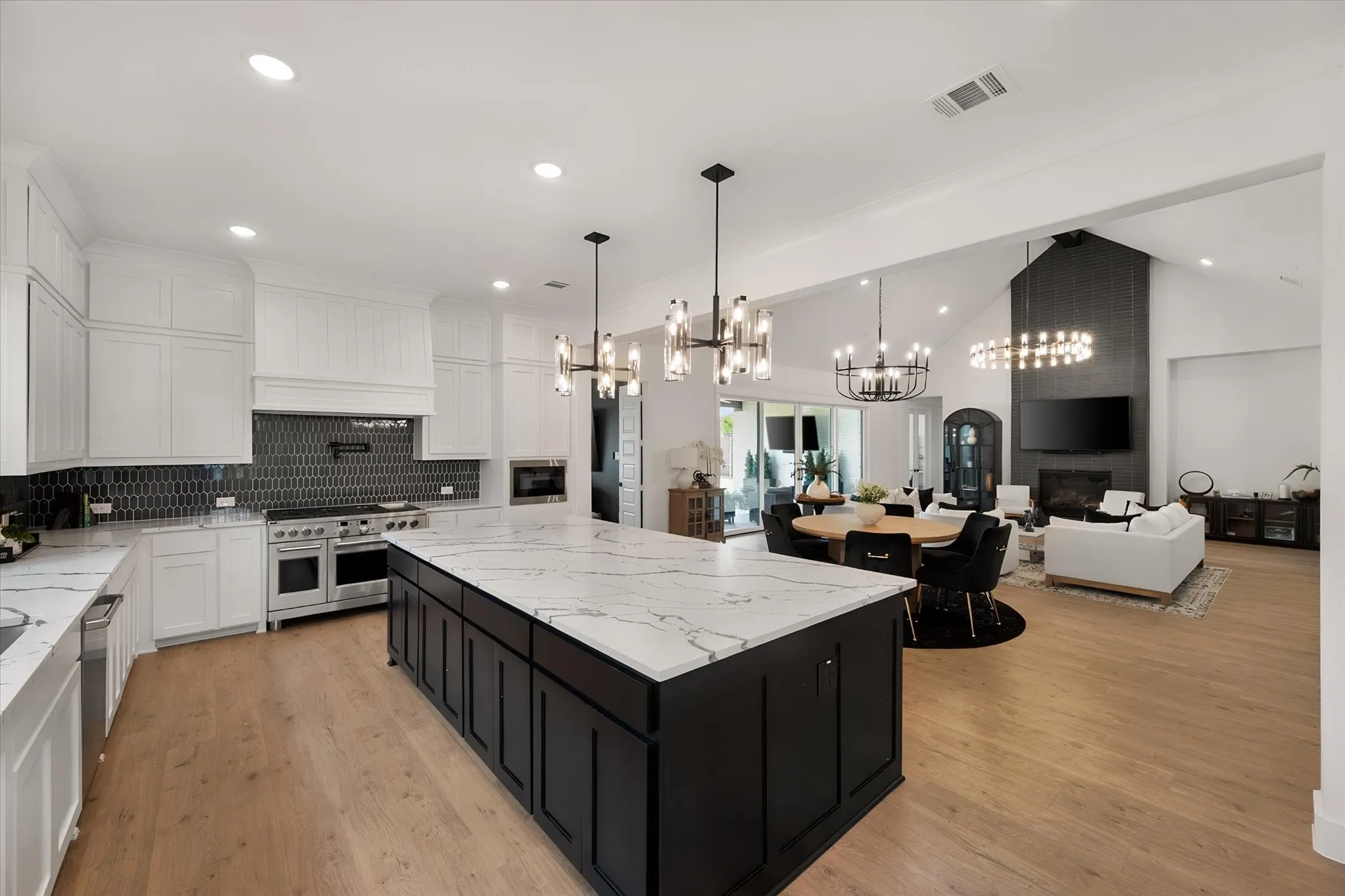 Single Family Residence For Sale in Tarrant County , 2109 Glenbrook Street, Haslet, Texas 76052, 4 Bedroom, 4 Bathroom, 3 Garage spaces, 3,696 Sqft, built in 2023, mls#21347230, Real Estate Agent in Haslet, Homes For Sale in Tarrant county, Homes For Sale in Haslet, Realtor in Haslet Texas, Real Estate Brokerage Independent Realty Texas, Luminita Cordes Realtor