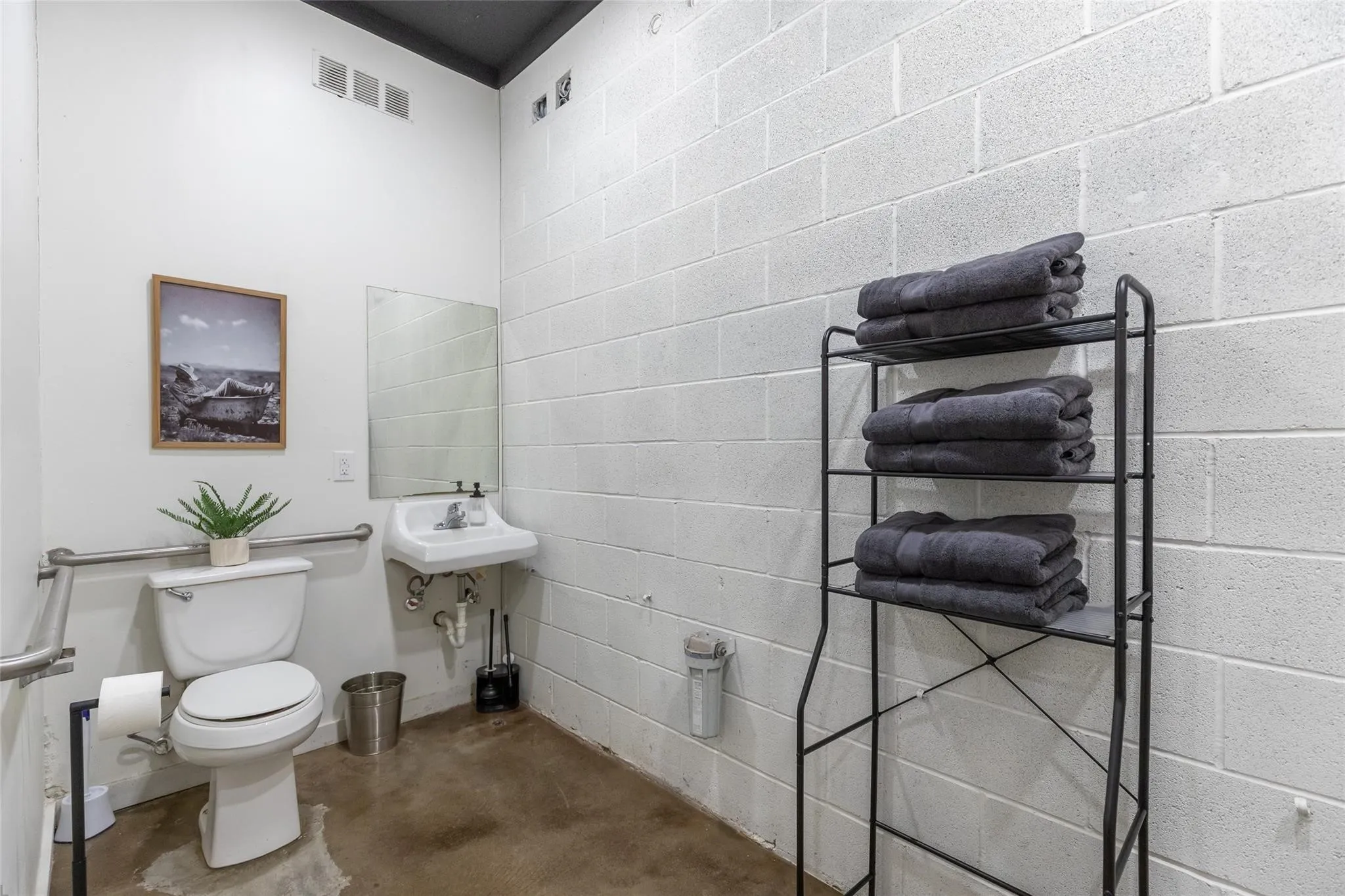 Single Family Residence For Rent in Taylor County , 381 FM 707, Merkel, Texas 79536, 1 Bedroom, 1 Bathroom, Garage spaces, 1,300 Sqft, built in 2008, mls#21356808, Real Estate Agent in Merkel, Homes For Rent in Taylor county, Homes For Rent in Merkel, Realtor in Merkel Texas, Real Estate Brokerage Independent Realty Texas, Luminita Cordes Realtor