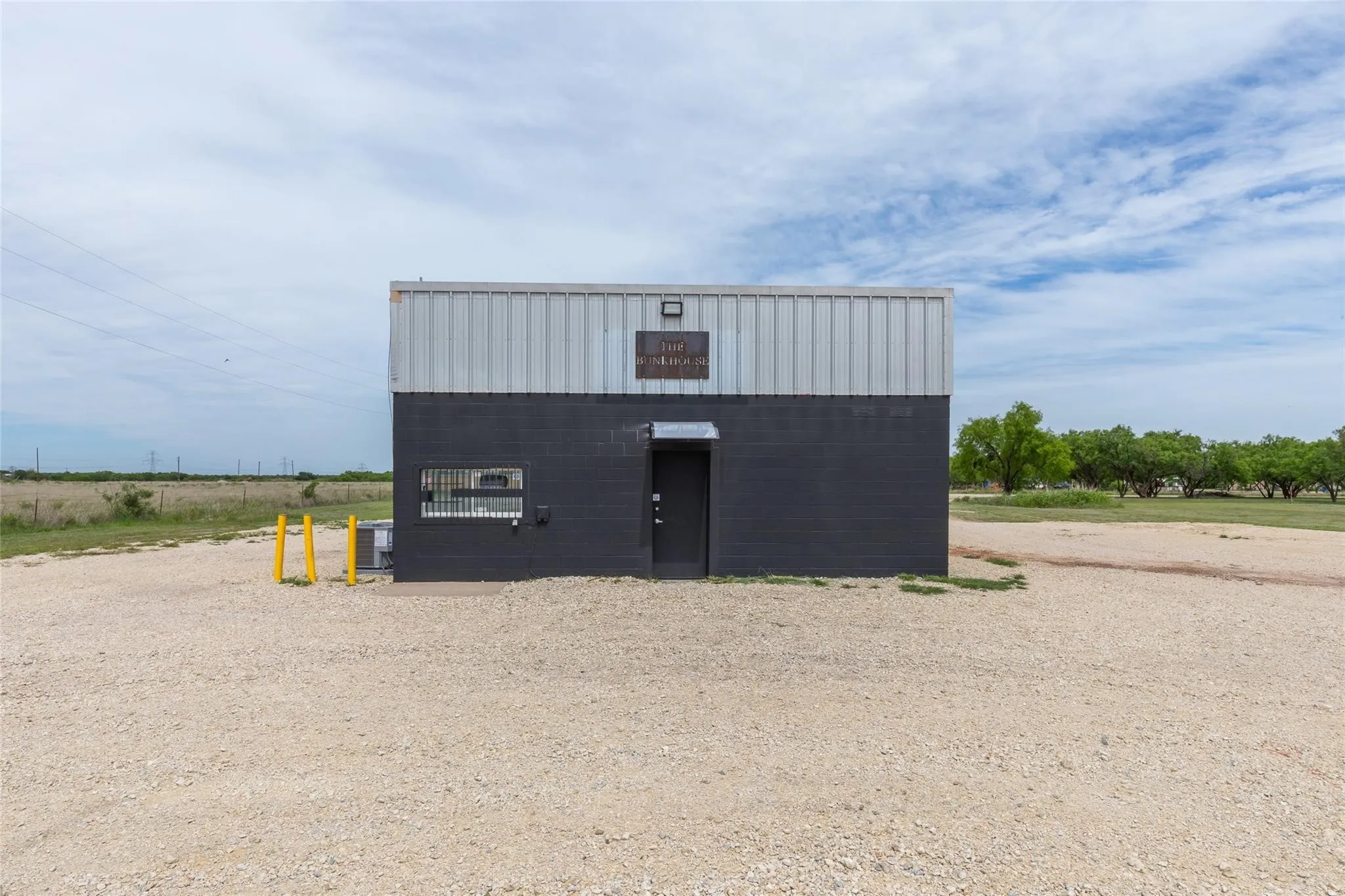 Single Family Residence For Rent in Taylor County , 381 FM 707, Merkel, Texas 79536, 1 Bedroom, 1 Bathroom, Garage spaces, 1,300 Sqft, built in 2008, mls#21356808, Real Estate Agent in Merkel, Homes For Rent in Taylor county, Homes For Rent in Merkel, Realtor in Merkel Texas, Real Estate Brokerage Independent Realty Texas, Luminita Cordes Realtor