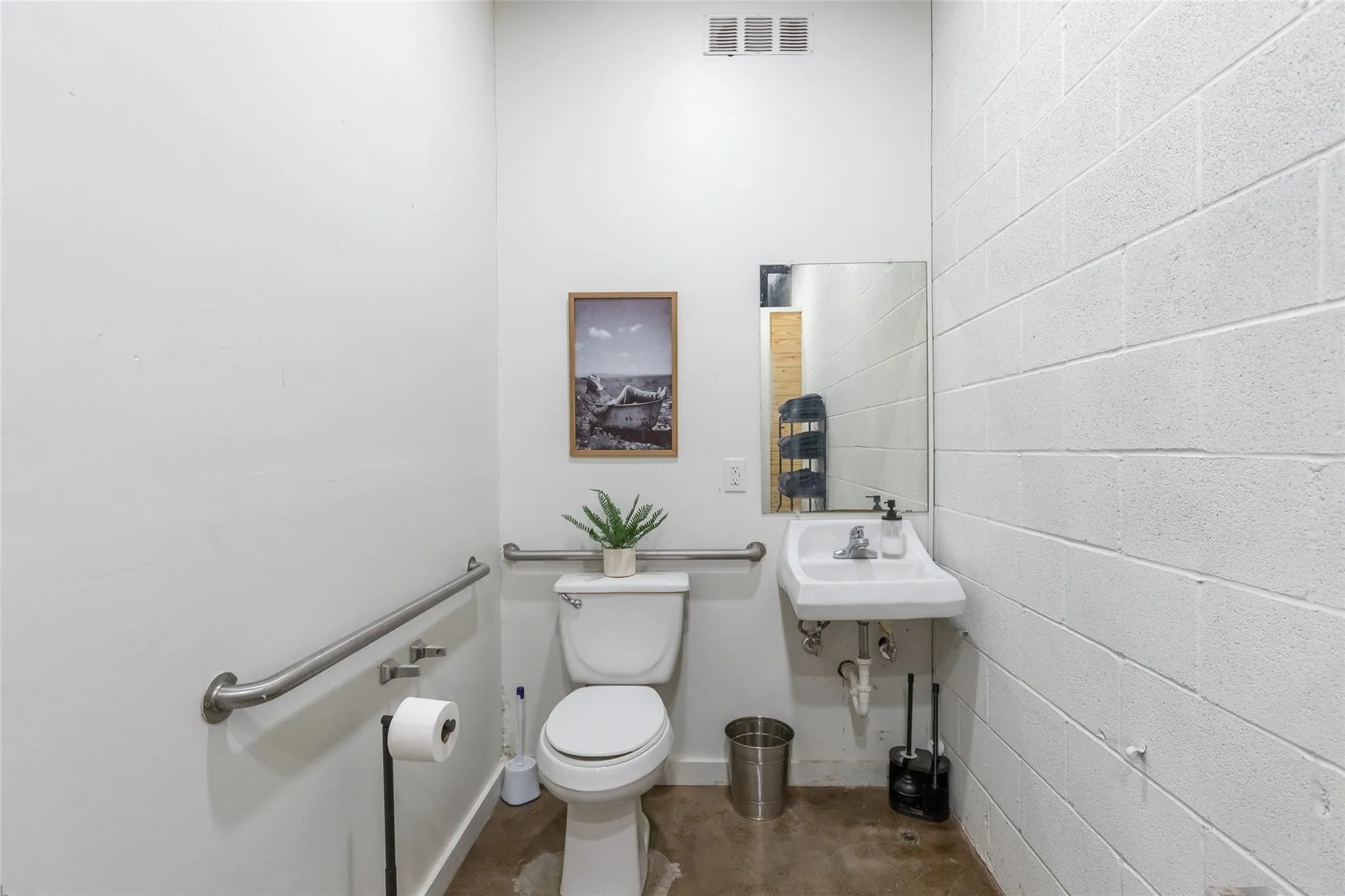 Single Family Residence For Rent in Taylor County , 381 FM 707, Merkel, Texas 79536, 1 Bedroom, 1 Bathroom, Garage spaces, 1,300 Sqft, built in 2008, mls#21356808, Real Estate Agent in Merkel, Homes For Rent in Taylor county, Homes For Rent in Merkel, Realtor in Merkel Texas, Real Estate Brokerage Independent Realty Texas, Luminita Cordes Realtor