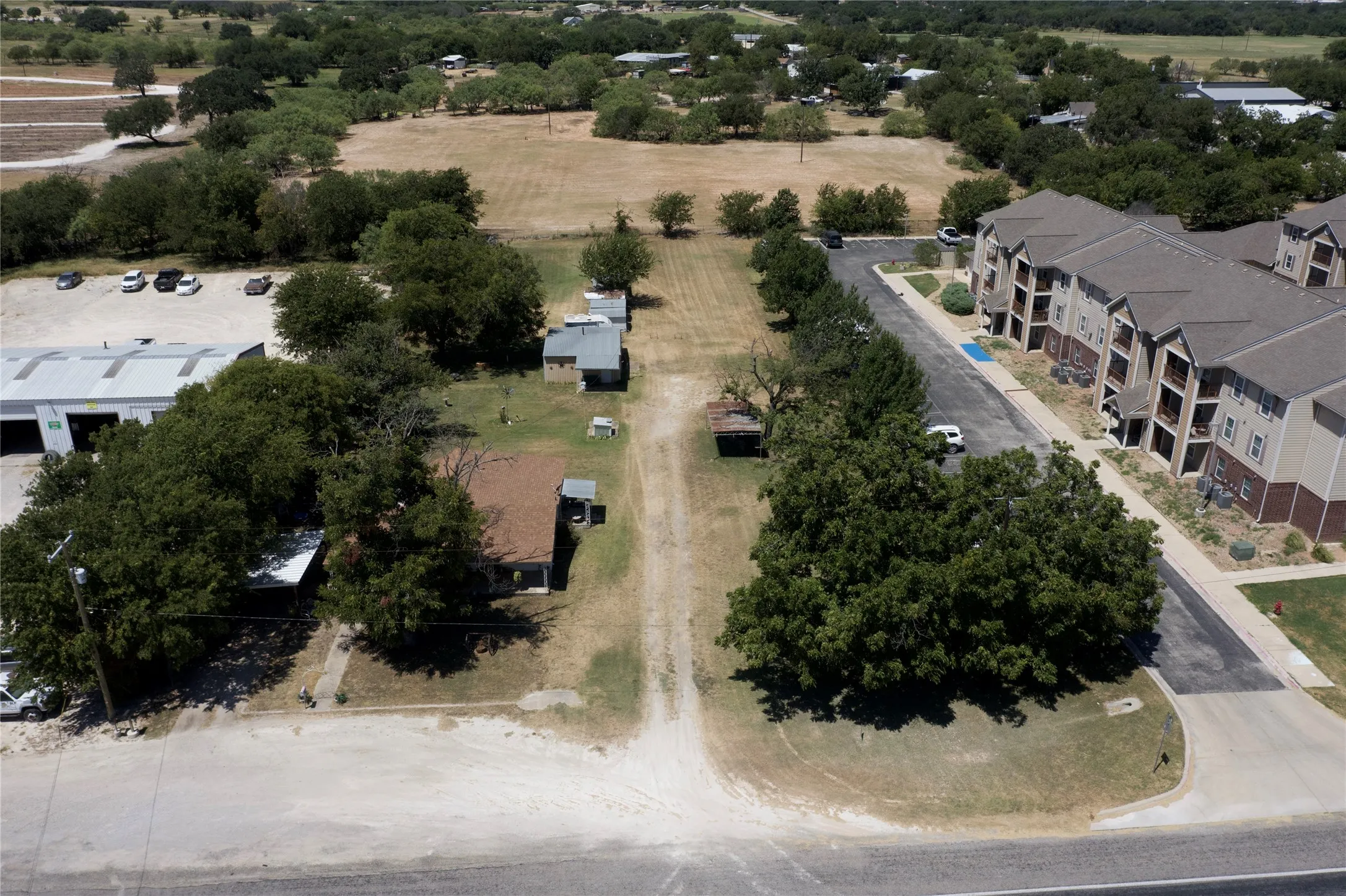 Single Family Residence For Sale in Comanche County , 1307 S Austin, Comanche, Texas 76442, 2 Bedroom, 2 Bathroom, Garage spaces, 1,136 Sqft, built in 1940, mls#21356816, Real Estate Agent in Comanche, Homes For Sale in Comanche county, Homes For Sale in Comanche, Realtor in Comanche Texas, Real Estate Brokerage Independent Realty Texas, Luminita Cordes Realtor