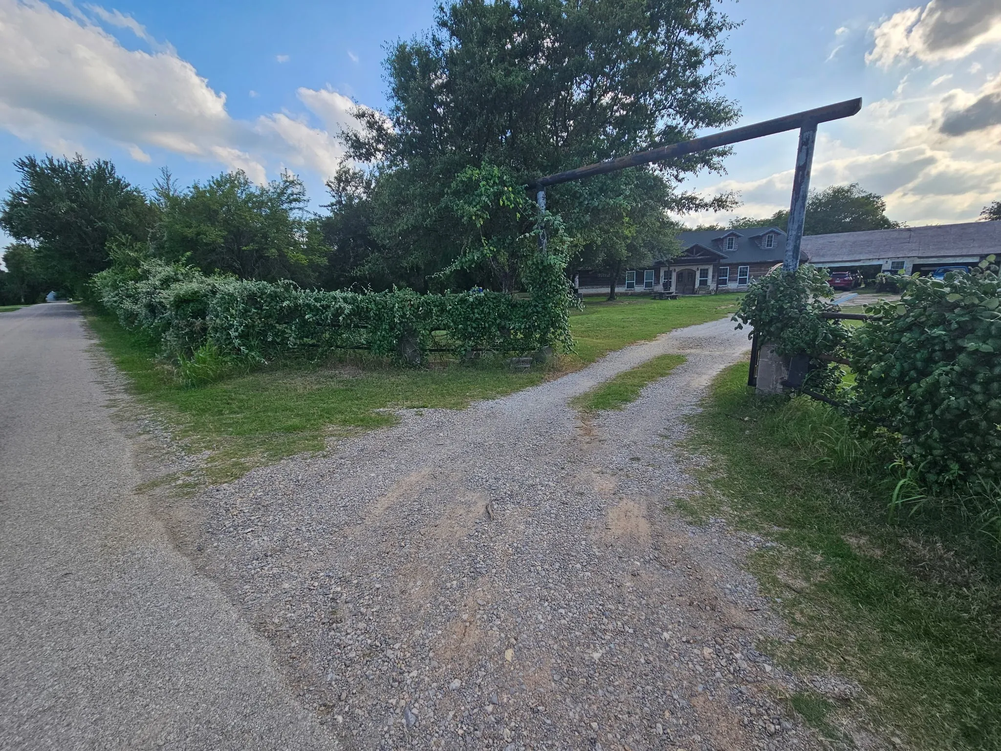 Single Family Residence For Sale in Wise County , 138 County Road 4876, Newark, Texas 76071, 3 Bedroom, 3 Bathroom, 4 Garage spaces, 3,338 Sqft, built in 2014, mls#21356820, Real Estate Agent in Newark, Homes For Sale in Wise county, Homes For Sale in Newark, Realtor in Newark Texas, Real Estate Brokerage Independent Realty Texas, Luminita Cordes Realtor