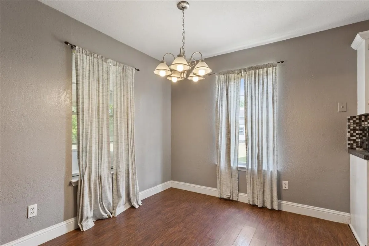 Single Family Residence For Sale in Mc Lennan County , 901 S Old Temple Road, Lorena, Texas 76655, 3 Bedroom, 2 Bathroom, Garage spaces, 1,854 Sqft, built in 1979, Price $299,000, mls#21350421, Real Estate Agent in Lorena, Homes For Sale in Mc Lennan county, Homes For Sale in Lorena, Realtor in Lorena Texas, Real Estate Brokerage Independent Realty Texas, Luminita Cordes Realtor