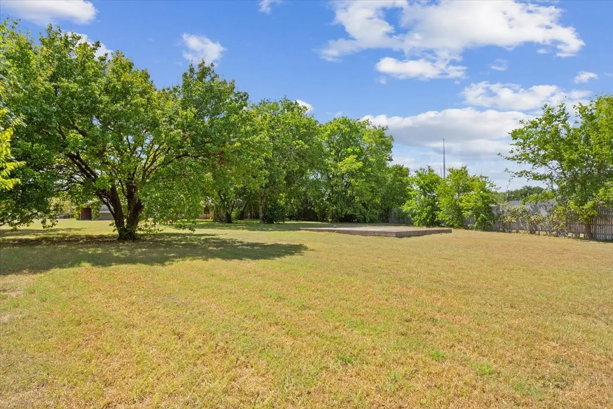 Single Family Residence For Sale in Mc Lennan County , 901 S Old Temple Road, Lorena, Texas 76655, 3 Bedroom, 2 Bathroom, Garage spaces, 1,854 Sqft, built in 1979, Price $299,000, mls#21350421, Real Estate Agent in Lorena, Homes For Sale in Mc Lennan county, Homes For Sale in Lorena, Realtor in Lorena Texas, Real Estate Brokerage Independent Realty Texas, Luminita Cordes Realtor