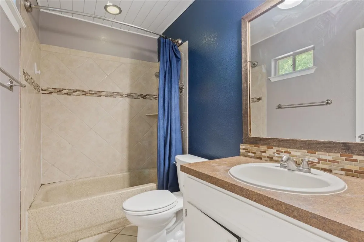 Single Family Residence For Sale in Mc Lennan County , 901 S Old Temple Road, Lorena, Texas 76655, 3 Bedroom, 2 Bathroom, Garage spaces, 1,854 Sqft, built in 1979, Price $299,000, mls#21350421, Real Estate Agent in Lorena, Homes For Sale in Mc Lennan county, Homes For Sale in Lorena, Realtor in Lorena Texas, Real Estate Brokerage Independent Realty Texas, Luminita Cordes Realtor