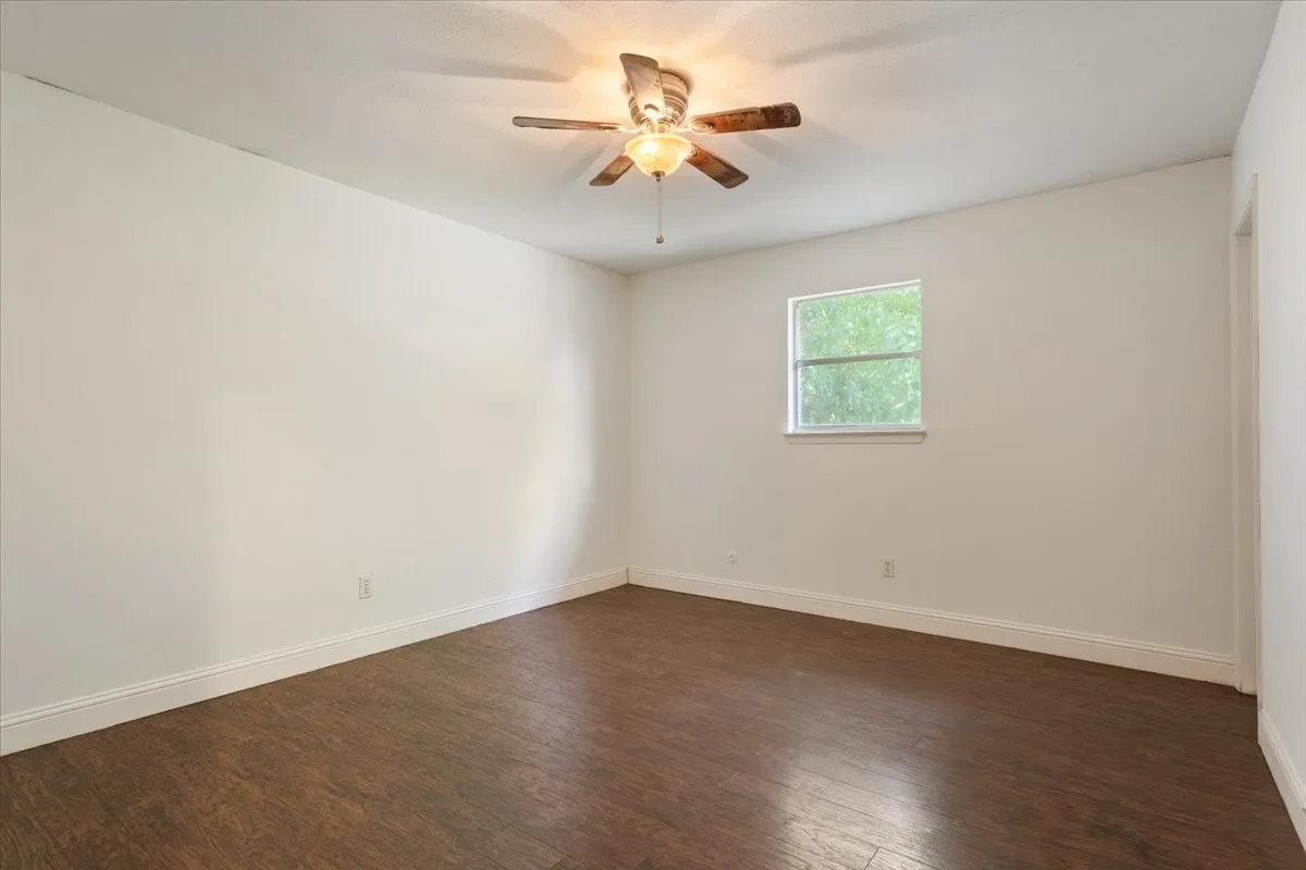 Single Family Residence For Sale in Mc Lennan County , 901 S Old Temple Road, Lorena, Texas 76655, 3 Bedroom, 2 Bathroom, Garage spaces, 1,854 Sqft, built in 1979, Price $299,000, mls#21350421, Real Estate Agent in Lorena, Homes For Sale in Mc Lennan county, Homes For Sale in Lorena, Realtor in Lorena Texas, Real Estate Brokerage Independent Realty Texas, Luminita Cordes Realtor