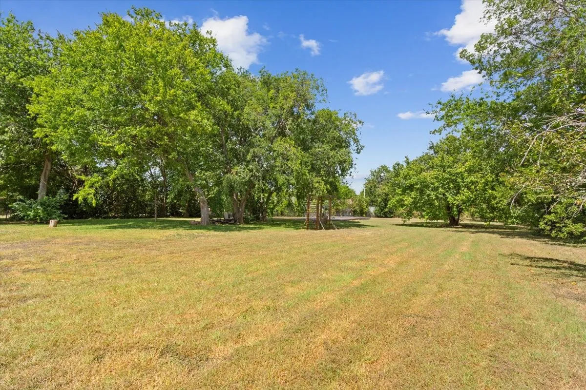 Single Family Residence For Sale in Mc Lennan County , 901 S Old Temple Road, Lorena, Texas 76655, 3 Bedroom, 2 Bathroom, Garage spaces, 1,854 Sqft, built in 1979, Price $299,000, mls#21350421, Real Estate Agent in Lorena, Homes For Sale in Mc Lennan county, Homes For Sale in Lorena, Realtor in Lorena Texas, Real Estate Brokerage Independent Realty Texas, Luminita Cordes Realtor