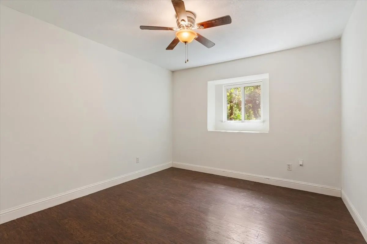 Single Family Residence For Sale in Mc Lennan County , 901 S Old Temple Road, Lorena, Texas 76655, 3 Bedroom, 2 Bathroom, Garage spaces, 1,854 Sqft, built in 1979, Price $299,000, mls#21350421, Real Estate Agent in Lorena, Homes For Sale in Mc Lennan county, Homes For Sale in Lorena, Realtor in Lorena Texas, Real Estate Brokerage Independent Realty Texas, Luminita Cordes Realtor