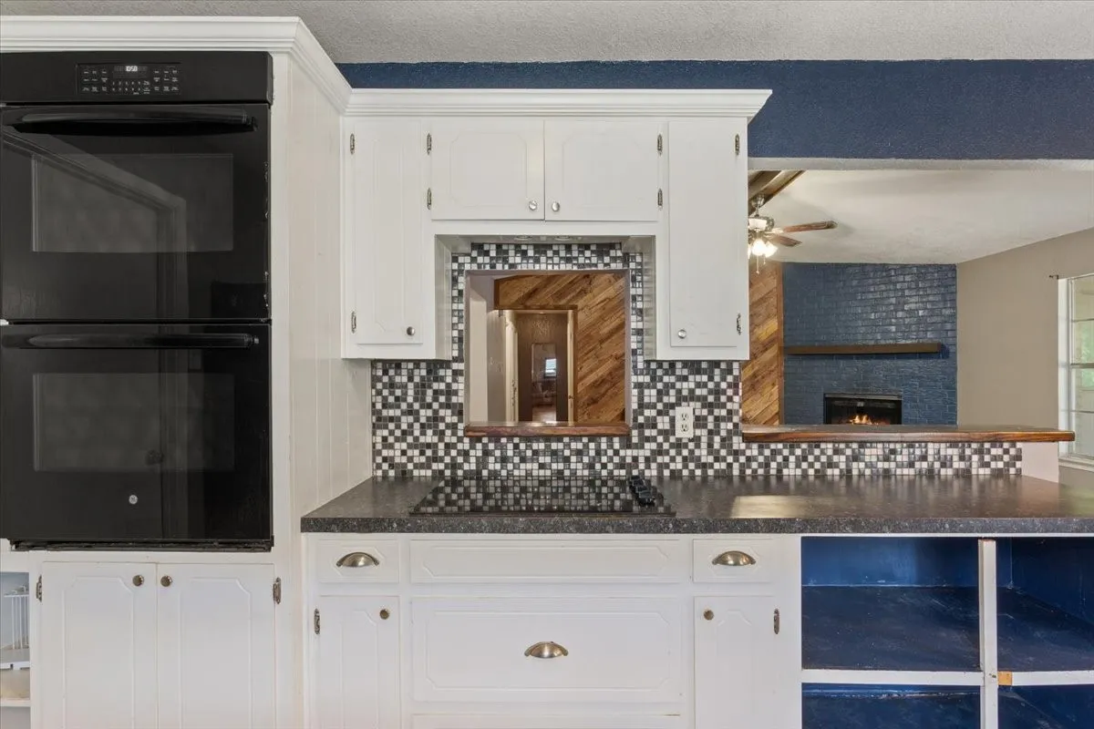 Single Family Residence For Sale in Mc Lennan County , 901 S Old Temple Road, Lorena, Texas 76655, 3 Bedroom, 2 Bathroom, Garage spaces, 1,854 Sqft, built in 1979, Price $299,000, mls#21350421, Real Estate Agent in Lorena, Homes For Sale in Mc Lennan county, Homes For Sale in Lorena, Realtor in Lorena Texas, Real Estate Brokerage Independent Realty Texas, Luminita Cordes Realtor