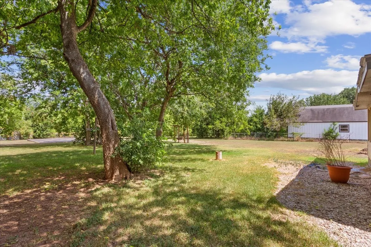 Single Family Residence For Sale in Mc Lennan County , 901 S Old Temple Road, Lorena, Texas 76655, 3 Bedroom, 2 Bathroom, Garage spaces, 1,854 Sqft, built in 1979, Price $299,000, mls#21350421, Real Estate Agent in Lorena, Homes For Sale in Mc Lennan county, Homes For Sale in Lorena, Realtor in Lorena Texas, Real Estate Brokerage Independent Realty Texas, Luminita Cordes Realtor