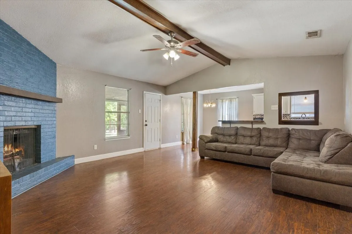 Single Family Residence For Sale in Mc Lennan County , 901 S Old Temple Road, Lorena, Texas 76655, 3 Bedroom, 2 Bathroom, Garage spaces, 1,854 Sqft, built in 1979, Price $299,000, mls#21350421, Real Estate Agent in Lorena, Homes For Sale in Mc Lennan county, Homes For Sale in Lorena, Realtor in Lorena Texas, Real Estate Brokerage Independent Realty Texas, Luminita Cordes Realtor