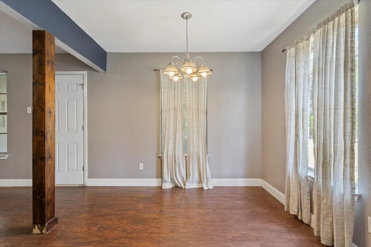 Single Family Residence For Sale in Mc Lennan County , 901 S Old Temple Road, Lorena, Texas 76655, 3 Bedroom, 2 Bathroom, Garage spaces, 1,854 Sqft, built in 1979, Price $299,000, mls#21350421, Real Estate Agent in Lorena, Homes For Sale in Mc Lennan county, Homes For Sale in Lorena, Realtor in Lorena Texas, Real Estate Brokerage Independent Realty Texas, Luminita Cordes Realtor