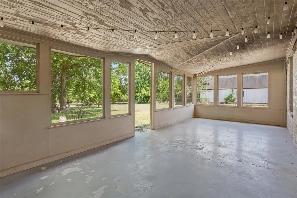 Single Family Residence For Sale in Mc Lennan County , 901 S Old Temple Road, Lorena, Texas 76655, 3 Bedroom, 2 Bathroom, Garage spaces, 1,854 Sqft, built in 1979, Price $299,000, mls#21350421, Real Estate Agent in Lorena, Homes For Sale in Mc Lennan county, Homes For Sale in Lorena, Realtor in Lorena Texas, Real Estate Brokerage Independent Realty Texas, Luminita Cordes Realtor
