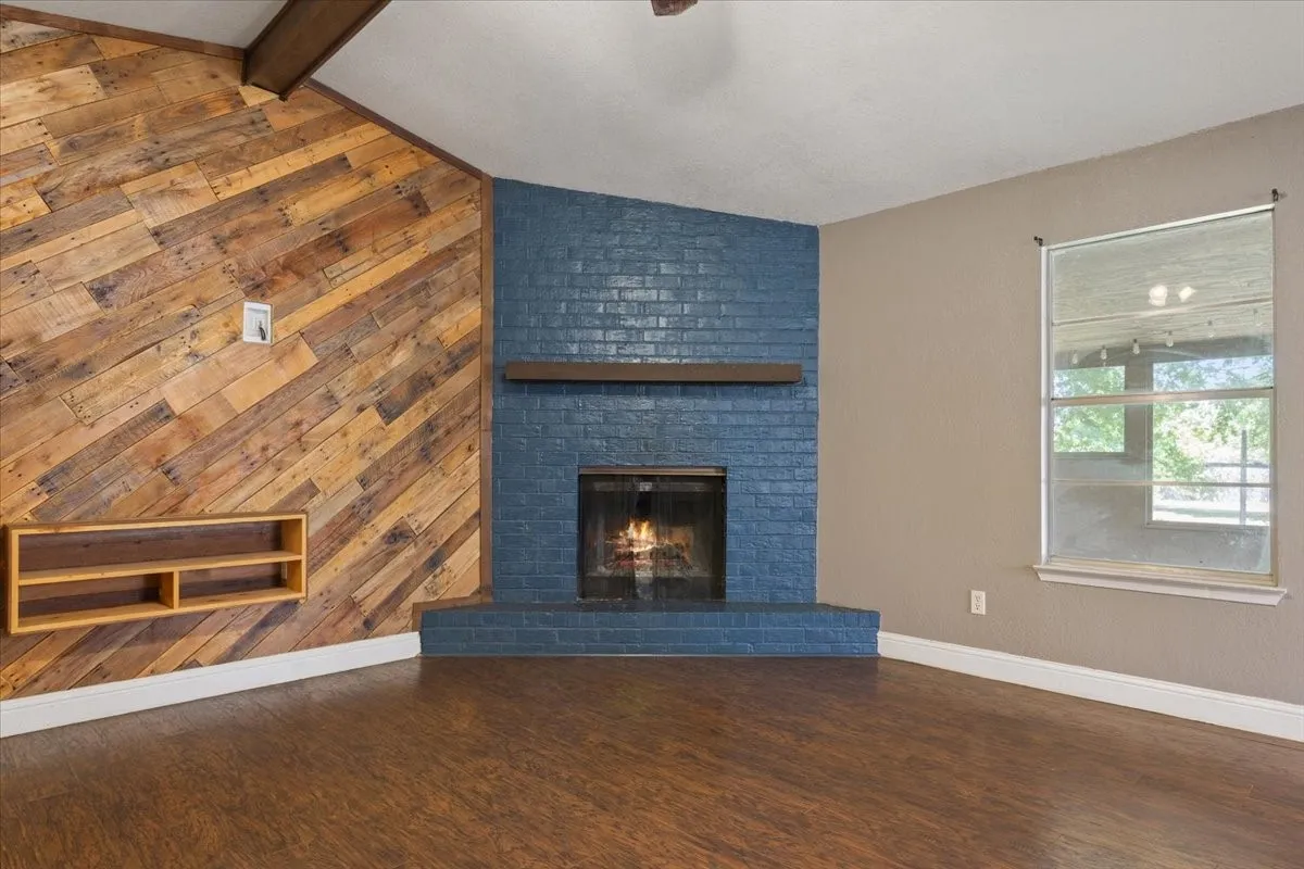 Single Family Residence For Sale in Mc Lennan County , 901 S Old Temple Road, Lorena, Texas 76655, 3 Bedroom, 2 Bathroom, Garage spaces, 1,854 Sqft, built in 1979, Price $299,000, mls#21350421, Real Estate Agent in Lorena, Homes For Sale in Mc Lennan county, Homes For Sale in Lorena, Realtor in Lorena Texas, Real Estate Brokerage Independent Realty Texas, Luminita Cordes Realtor