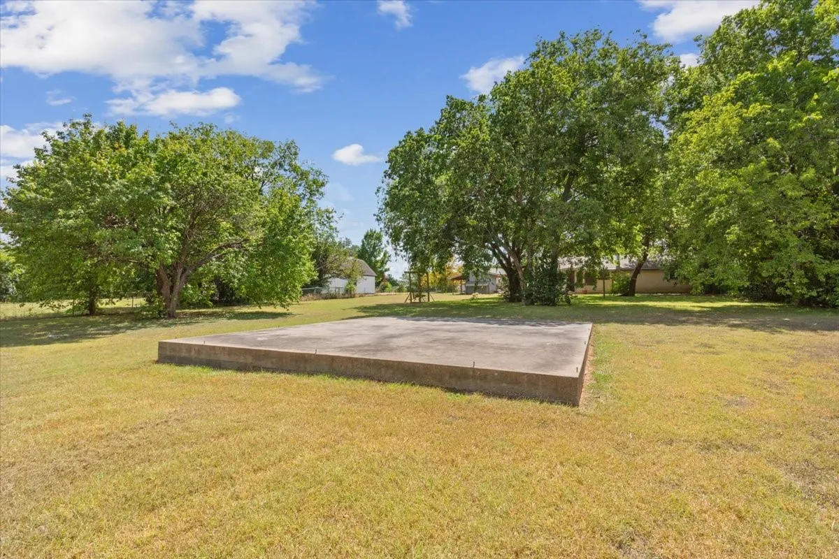 Single Family Residence For Sale in Mc Lennan County , 901 S Old Temple Road, Lorena, Texas 76655, 3 Bedroom, 2 Bathroom, Garage spaces, 1,854 Sqft, built in 1979, Price $299,000, mls#21350421, Real Estate Agent in Lorena, Homes For Sale in Mc Lennan county, Homes For Sale in Lorena, Realtor in Lorena Texas, Real Estate Brokerage Independent Realty Texas, Luminita Cordes Realtor