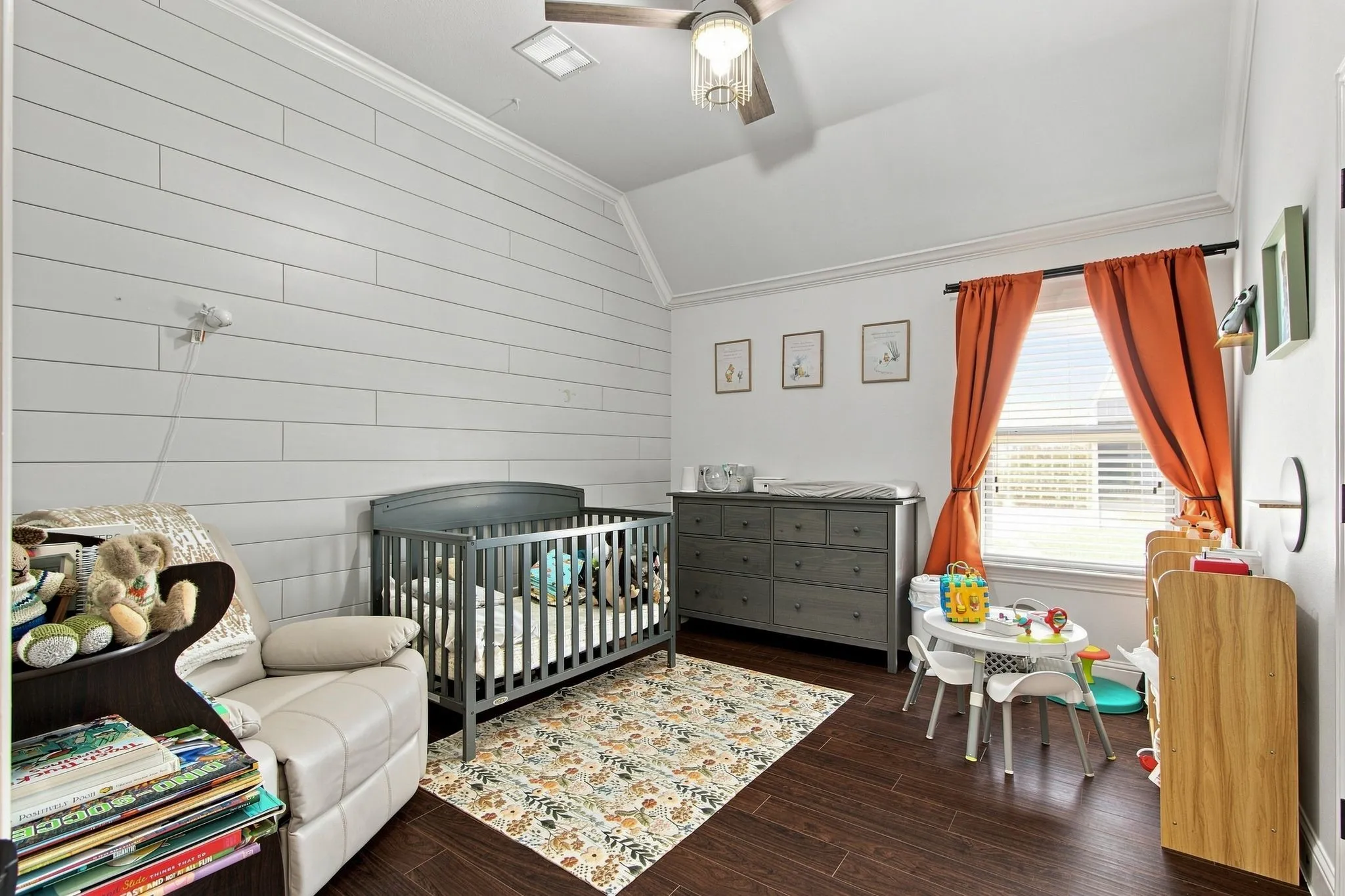 Guest bedroom 2
