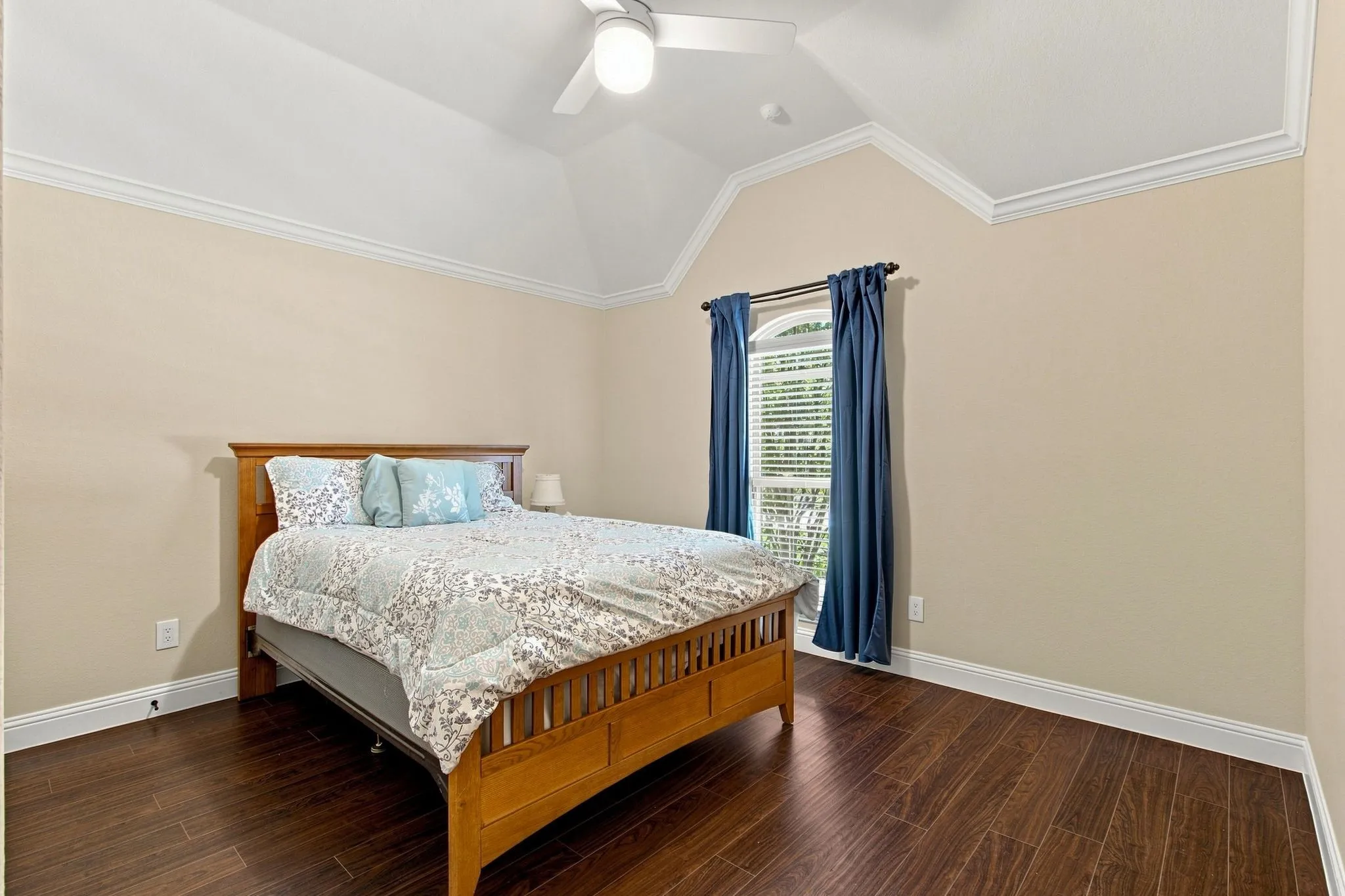 Guest bedroom 1