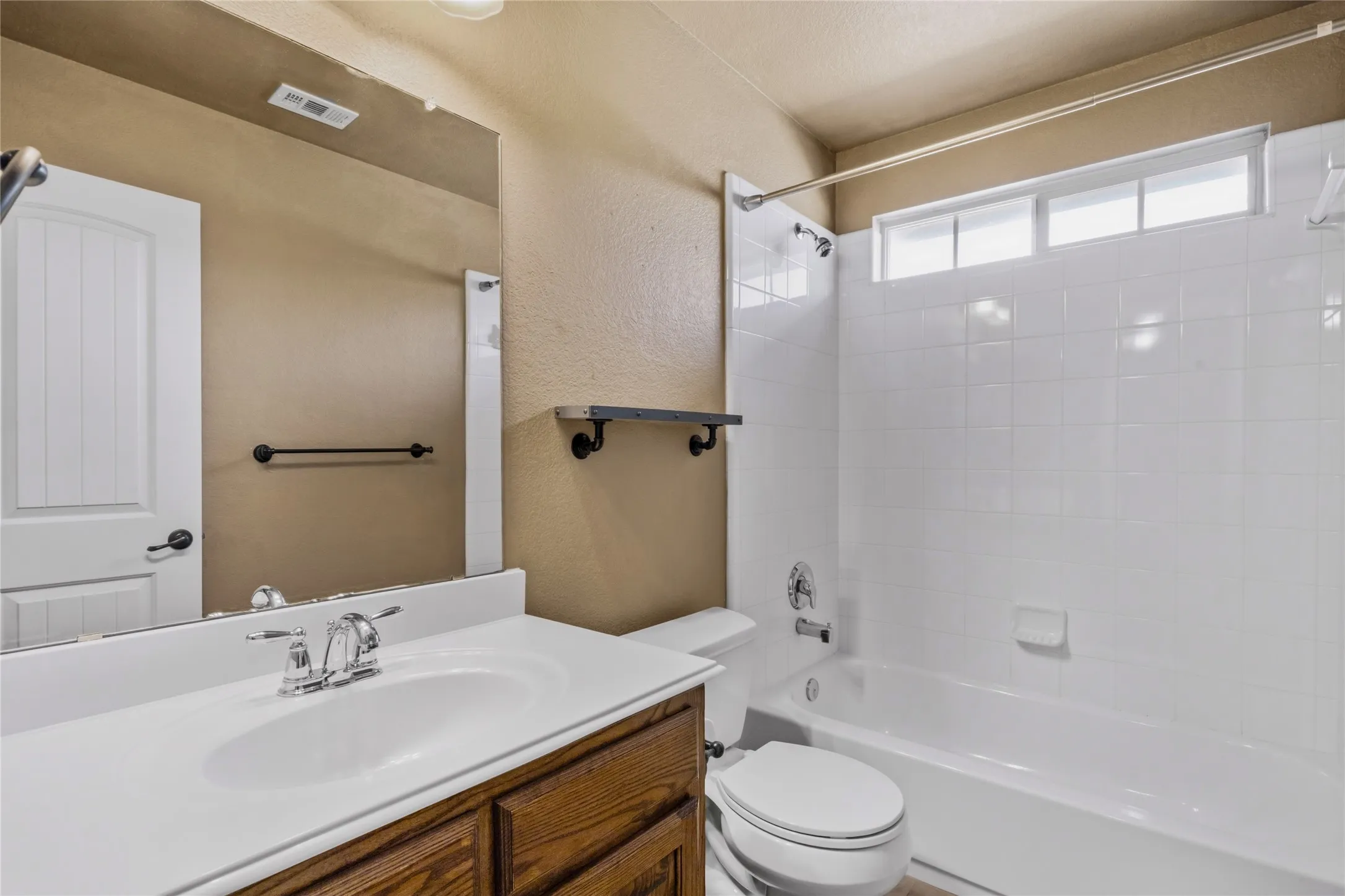 Single Family Residence For Sale in Collin County , 5912 Chuck Wagon Lane, Mc Kinney, Texas 75070, 3 Bedroom, 3 Bathroom, 2 Garage spaces, 2,207 Sqft, built in 2009, mls#21351200, Real Estate Agent in Mc Kinney, Homes For Sale in Collin county, Homes For Sale in Mc Kinney, Realtor in Mc Kinney Texas, Real Estate Brokerage Independent Realty Texas, Luminita Cordes Realtor