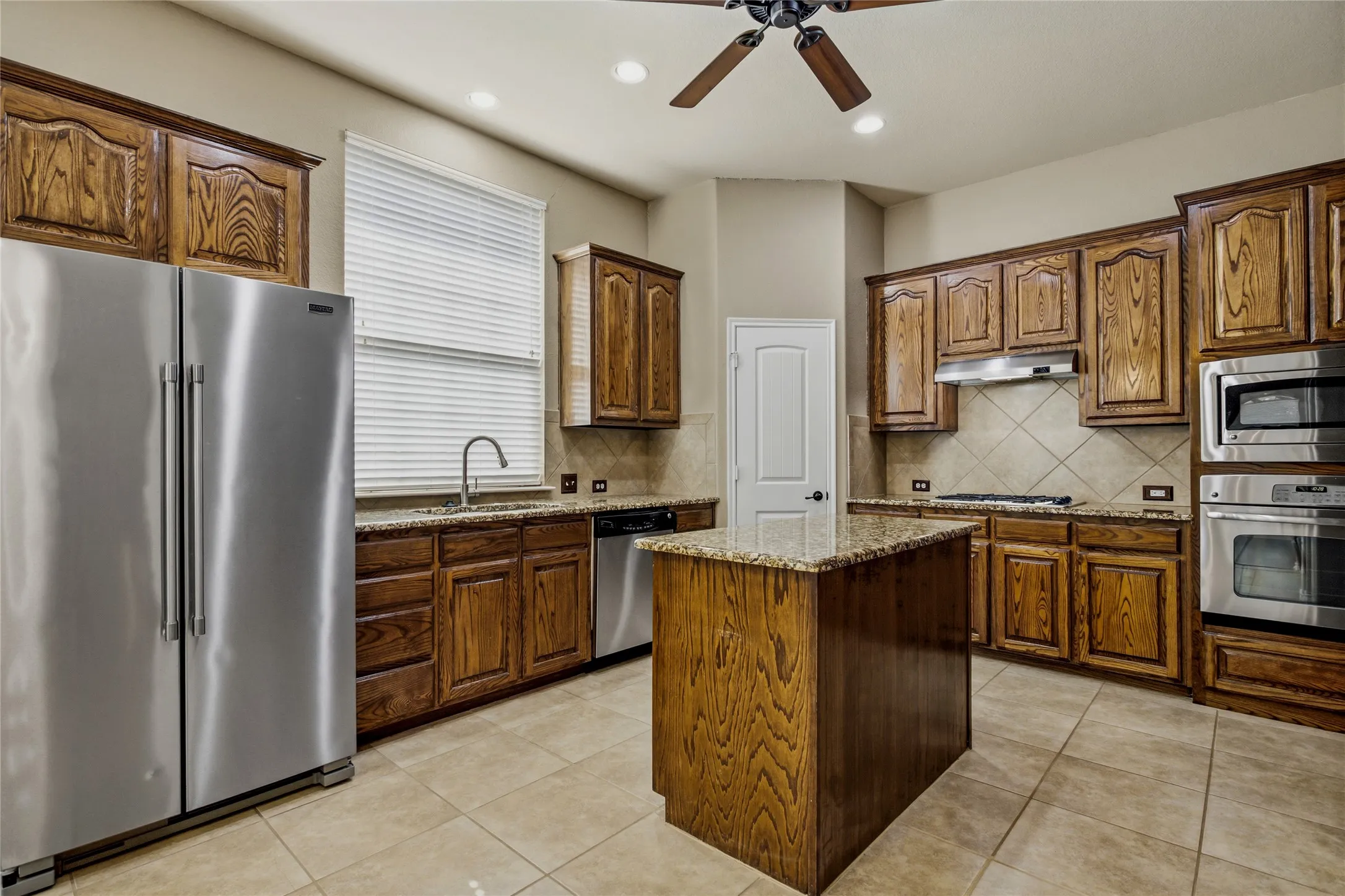 Single Family Residence For Sale in Collin County , 5912 Chuck Wagon Lane, Mc Kinney, Texas 75070, 3 Bedroom, 3 Bathroom, 2 Garage spaces, 2,207 Sqft, built in 2009, mls#21351200, Real Estate Agent in Mc Kinney, Homes For Sale in Collin county, Homes For Sale in Mc Kinney, Realtor in Mc Kinney Texas, Real Estate Brokerage Independent Realty Texas, Luminita Cordes Realtor