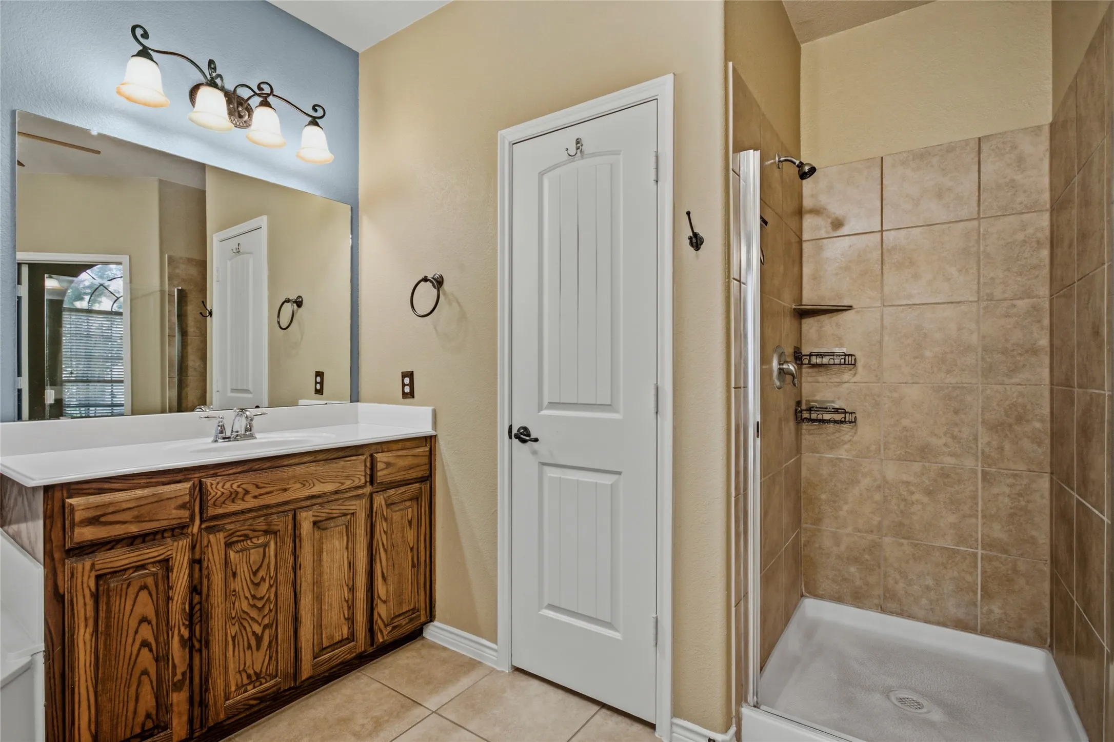 Single Family Residence For Sale in Collin County , 5912 Chuck Wagon Lane, Mc Kinney, Texas 75070, 3 Bedroom, 3 Bathroom, 2 Garage spaces, 2,207 Sqft, built in 2009, mls#21351200, Real Estate Agent in Mc Kinney, Homes For Sale in Collin county, Homes For Sale in Mc Kinney, Realtor in Mc Kinney Texas, Real Estate Brokerage Independent Realty Texas, Luminita Cordes Realtor