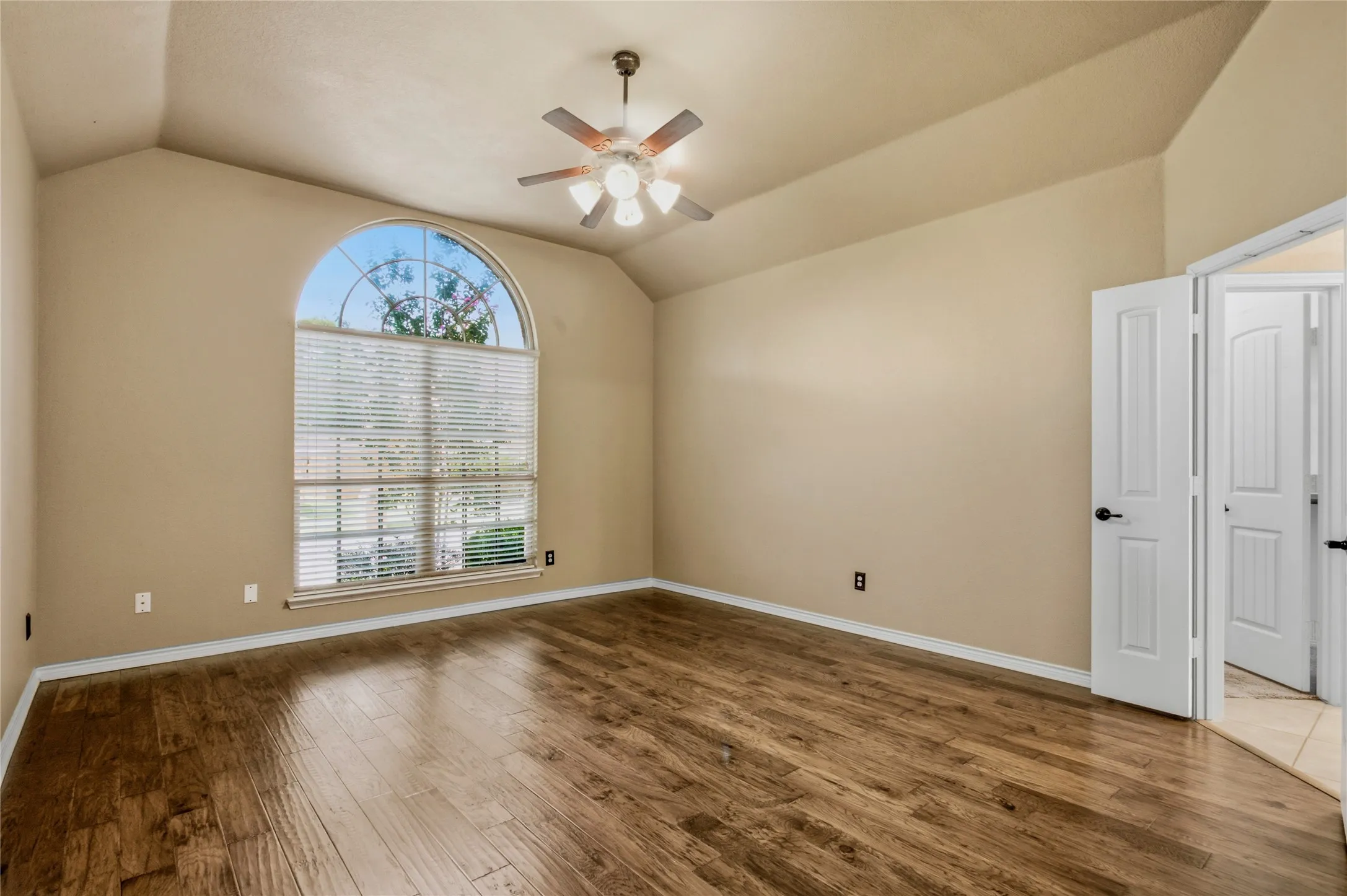 Single Family Residence For Sale in Collin County , 5912 Chuck Wagon Lane, Mc Kinney, Texas 75070, 3 Bedroom, 3 Bathroom, 2 Garage spaces, 2,207 Sqft, built in 2009, mls#21351200, Real Estate Agent in Mc Kinney, Homes For Sale in Collin county, Homes For Sale in Mc Kinney, Realtor in Mc Kinney Texas, Real Estate Brokerage Independent Realty Texas, Luminita Cordes Realtor