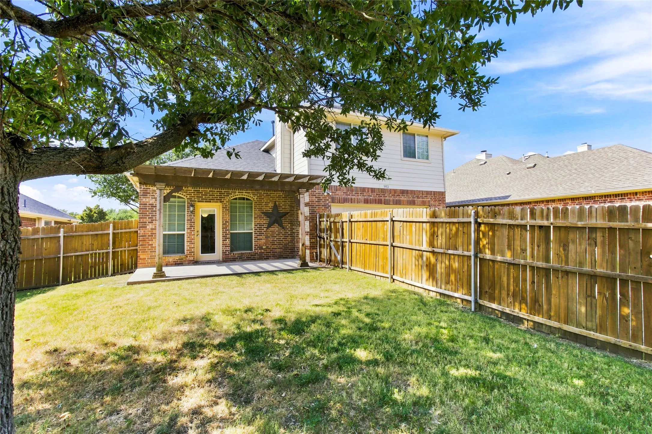 Single Family Residence For Sale in Collin County , 5912 Chuck Wagon Lane, Mc Kinney, Texas 75070, 3 Bedroom, 3 Bathroom, 2 Garage spaces, 2,207 Sqft, built in 2009, mls#21351200, Real Estate Agent in Mc Kinney, Homes For Sale in Collin county, Homes For Sale in Mc Kinney, Realtor in Mc Kinney Texas, Real Estate Brokerage Independent Realty Texas, Luminita Cordes Realtor