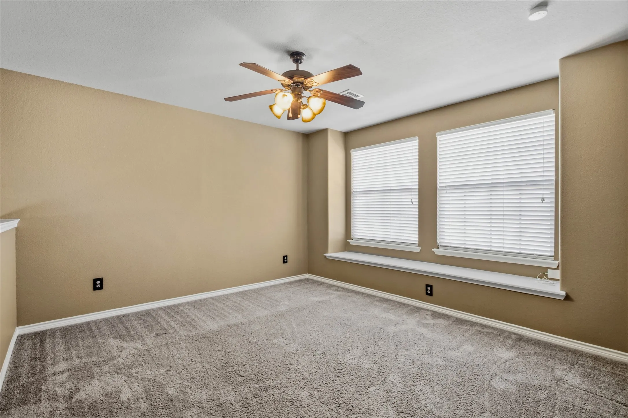 Single Family Residence For Sale in Collin County , 5912 Chuck Wagon Lane, Mc Kinney, Texas 75070, 3 Bedroom, 3 Bathroom, 2 Garage spaces, 2,207 Sqft, built in 2009, mls#21351200, Real Estate Agent in Mc Kinney, Homes For Sale in Collin county, Homes For Sale in Mc Kinney, Realtor in Mc Kinney Texas, Real Estate Brokerage Independent Realty Texas, Luminita Cordes Realtor