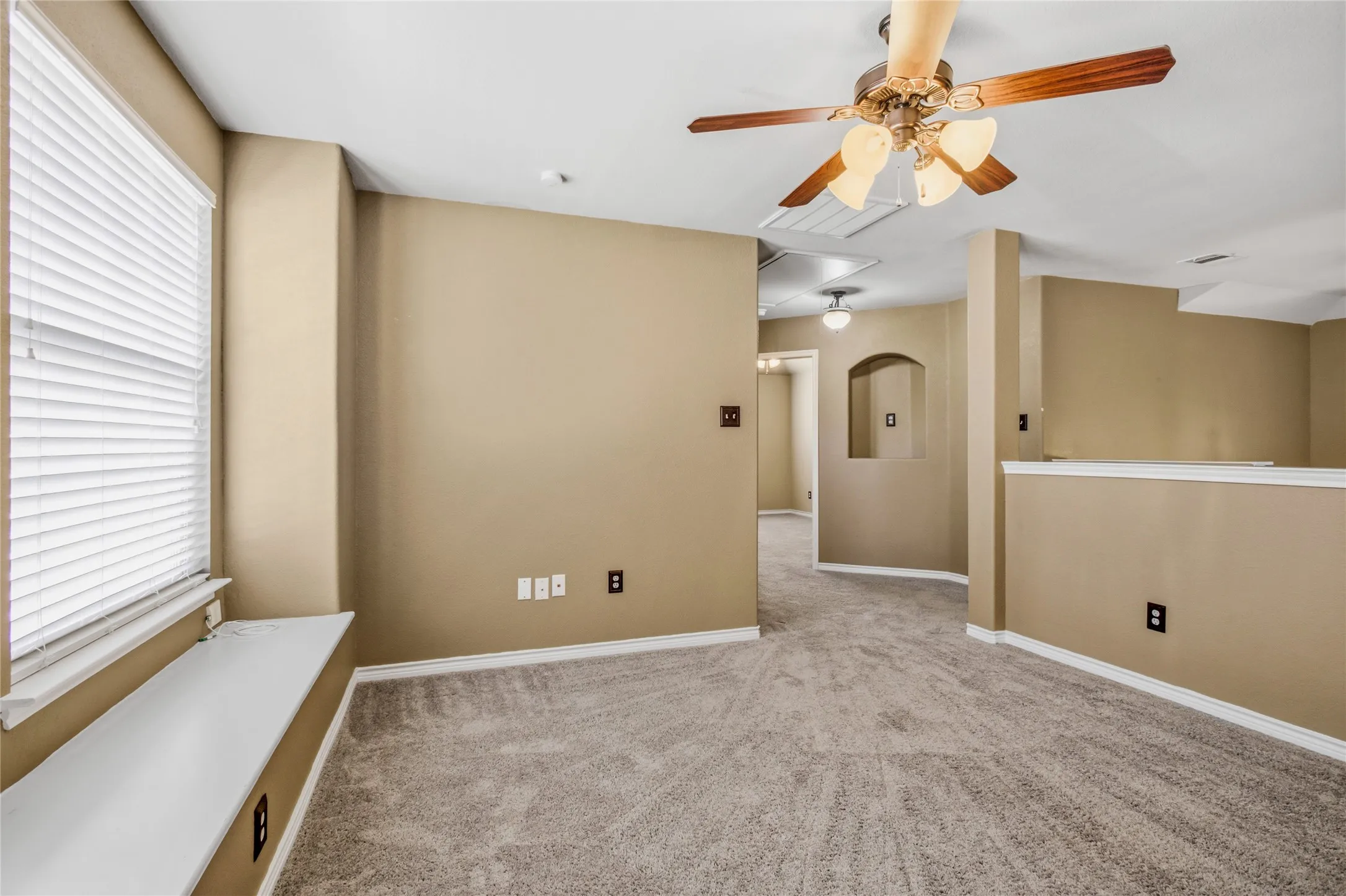 Single Family Residence For Sale in Collin County , 5912 Chuck Wagon Lane, Mc Kinney, Texas 75070, 3 Bedroom, 3 Bathroom, 2 Garage spaces, 2,207 Sqft, built in 2009, mls#21351200, Real Estate Agent in Mc Kinney, Homes For Sale in Collin county, Homes For Sale in Mc Kinney, Realtor in Mc Kinney Texas, Real Estate Brokerage Independent Realty Texas, Luminita Cordes Realtor