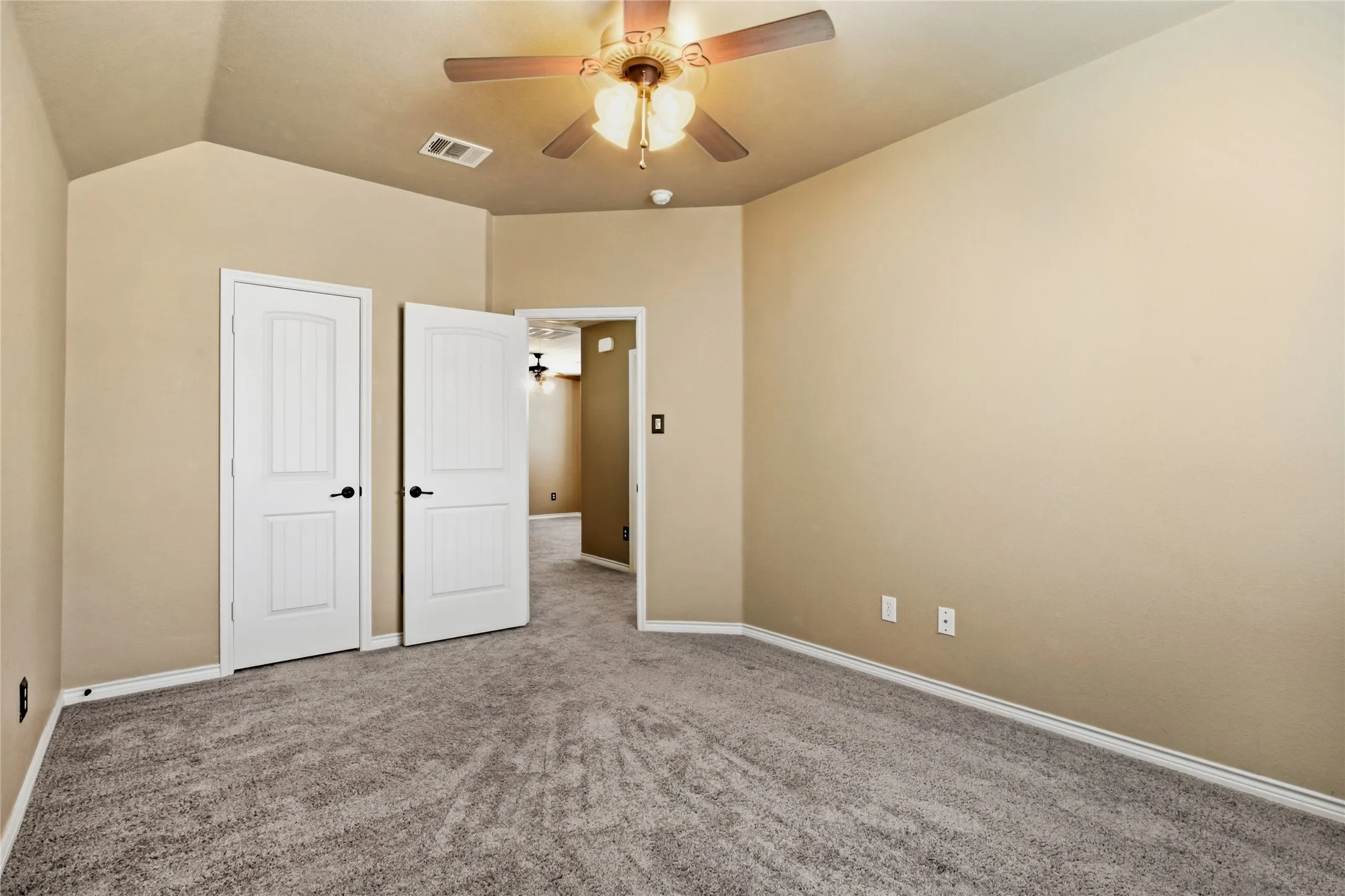 Single Family Residence For Sale in Collin County , 5912 Chuck Wagon Lane, Mc Kinney, Texas 75070, 3 Bedroom, 3 Bathroom, 2 Garage spaces, 2,207 Sqft, built in 2009, mls#21351200, Real Estate Agent in Mc Kinney, Homes For Sale in Collin county, Homes For Sale in Mc Kinney, Realtor in Mc Kinney Texas, Real Estate Brokerage Independent Realty Texas, Luminita Cordes Realtor