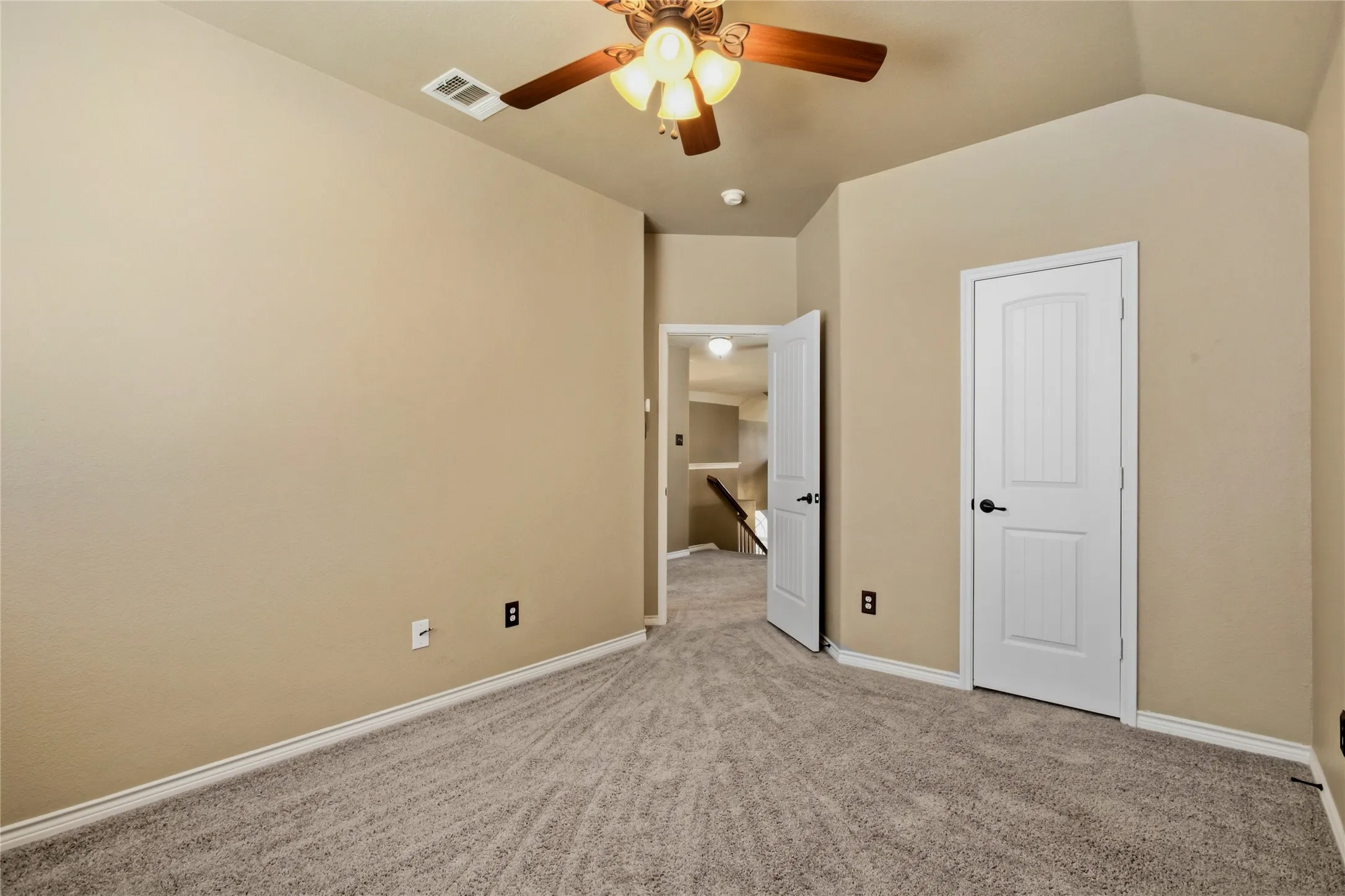 Single Family Residence For Sale in Collin County , 5912 Chuck Wagon Lane, Mc Kinney, Texas 75070, 3 Bedroom, 3 Bathroom, 2 Garage spaces, 2,207 Sqft, built in 2009, mls#21351200, Real Estate Agent in Mc Kinney, Homes For Sale in Collin county, Homes For Sale in Mc Kinney, Realtor in Mc Kinney Texas, Real Estate Brokerage Independent Realty Texas, Luminita Cordes Realtor