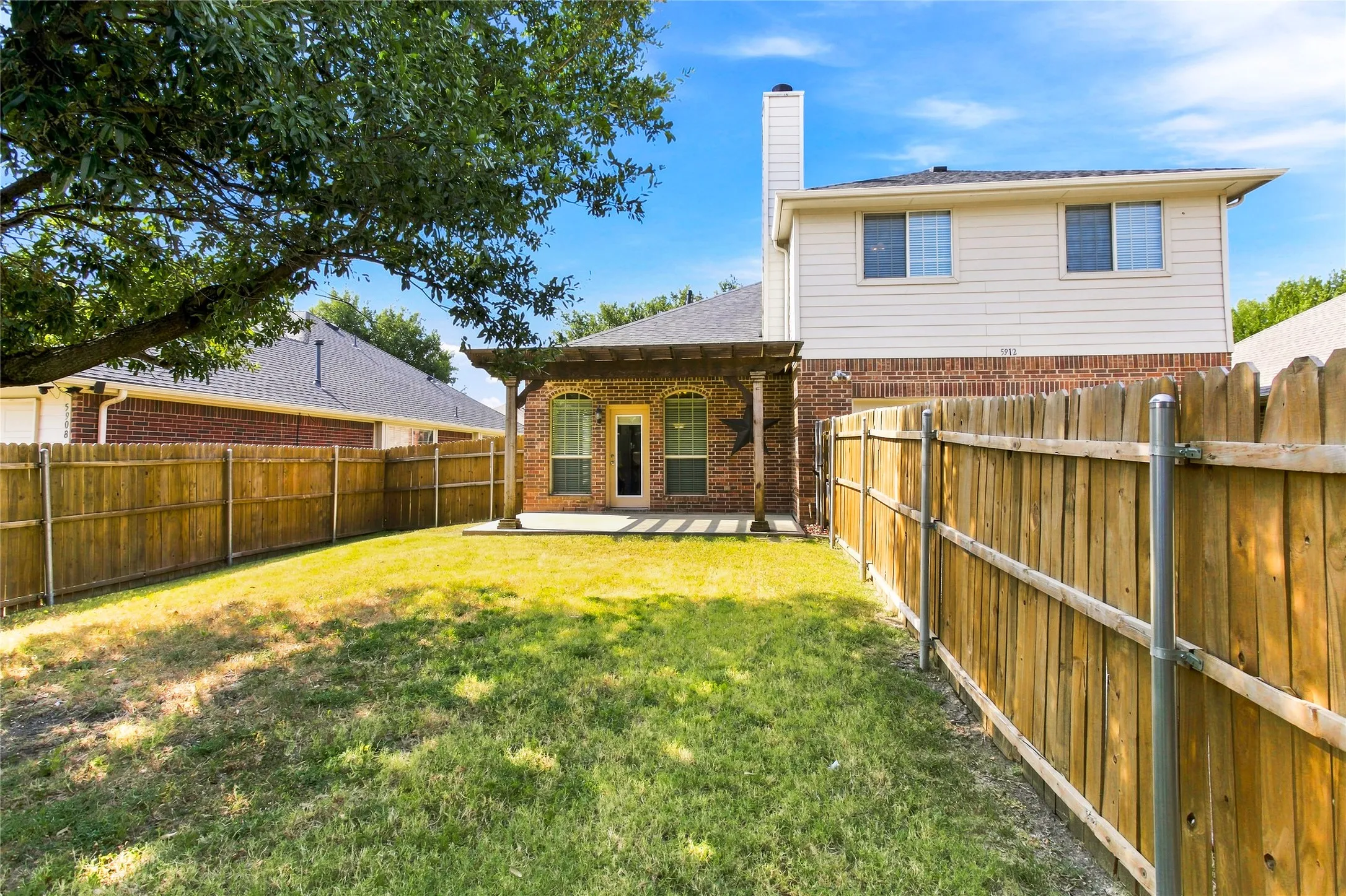 Single Family Residence For Sale in Collin County , 5912 Chuck Wagon Lane, Mc Kinney, Texas 75070, 3 Bedroom, 3 Bathroom, 2 Garage spaces, 2,207 Sqft, built in 2009, mls#21351200, Real Estate Agent in Mc Kinney, Homes For Sale in Collin county, Homes For Sale in Mc Kinney, Realtor in Mc Kinney Texas, Real Estate Brokerage Independent Realty Texas, Luminita Cordes Realtor