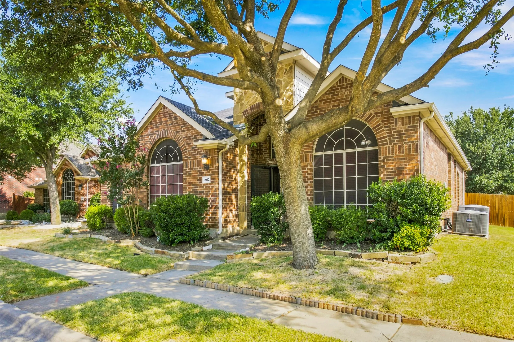 Single Family Residence For Sale in Collin County , 5912 Chuck Wagon Lane, Mc Kinney, Texas 75070, 3 Bedroom, 3 Bathroom, 2 Garage spaces, 2,207 Sqft, built in 2009, mls#21351200, Real Estate Agent in Mc Kinney, Homes For Sale in Collin county, Homes For Sale in Mc Kinney, Realtor in Mc Kinney Texas, Real Estate Brokerage Independent Realty Texas, Luminita Cordes Realtor