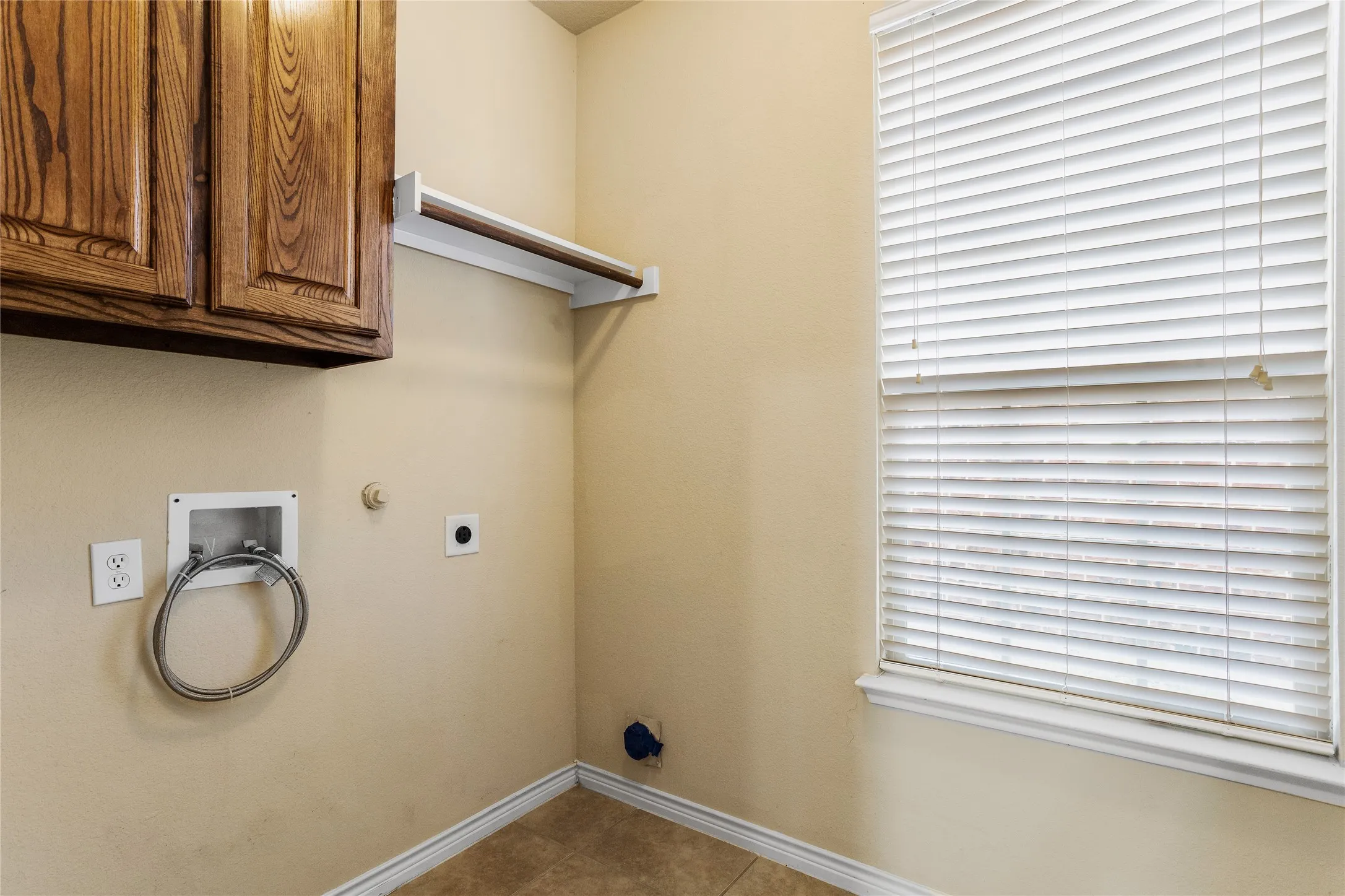 Single Family Residence For Sale in Collin County , 5912 Chuck Wagon Lane, Mc Kinney, Texas 75070, 3 Bedroom, 3 Bathroom, 2 Garage spaces, 2,207 Sqft, built in 2009, mls#21351200, Real Estate Agent in Mc Kinney, Homes For Sale in Collin county, Homes For Sale in Mc Kinney, Realtor in Mc Kinney Texas, Real Estate Brokerage Independent Realty Texas, Luminita Cordes Realtor
