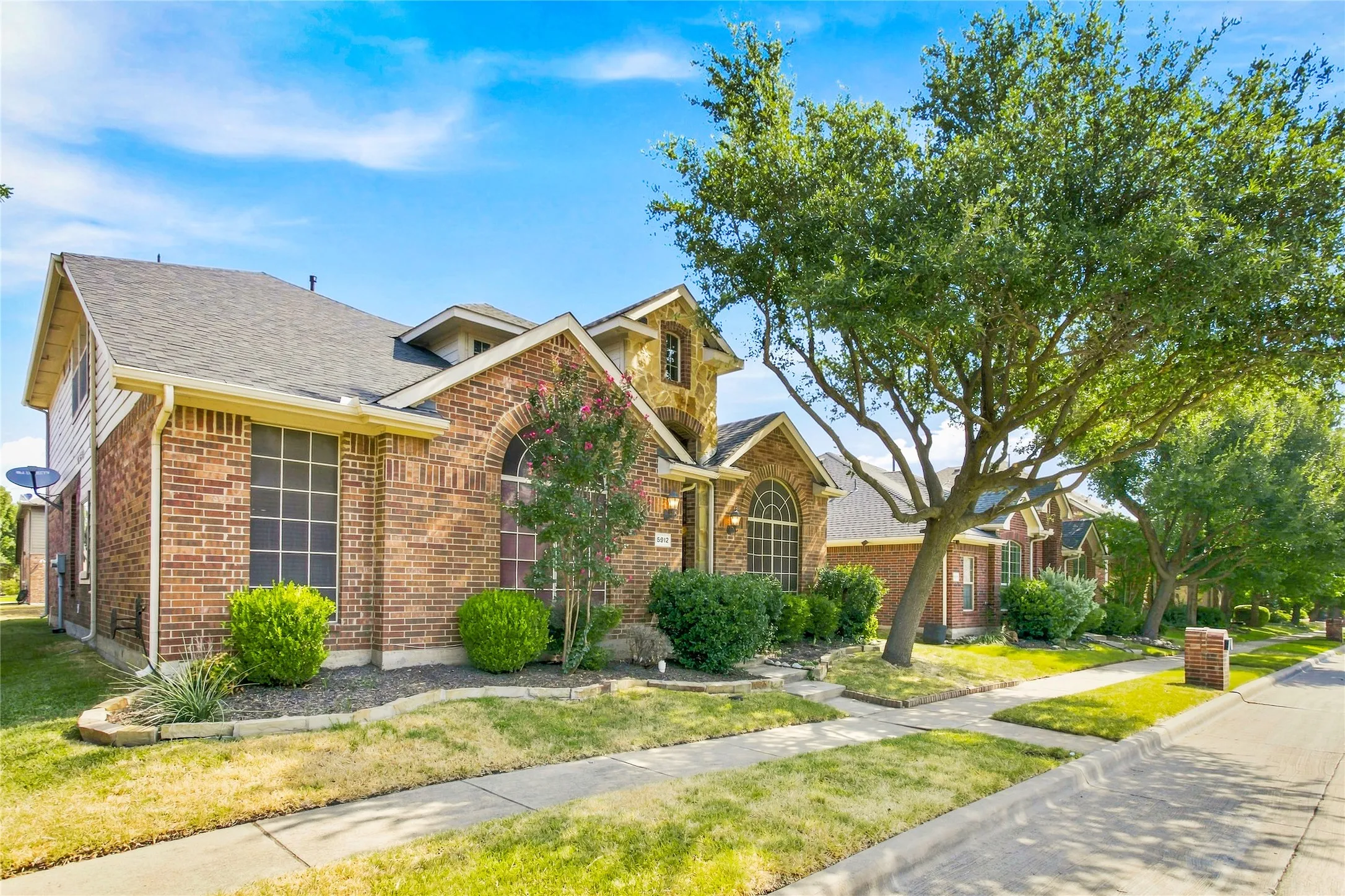 Single Family Residence For Sale in Collin County , 5912 Chuck Wagon Lane, Mc Kinney, Texas 75070, 3 Bedroom, 3 Bathroom, 2 Garage spaces, 2,207 Sqft, built in 2009, mls#21351200, Real Estate Agent in Mc Kinney, Homes For Sale in Collin county, Homes For Sale in Mc Kinney, Realtor in Mc Kinney Texas, Real Estate Brokerage Independent Realty Texas, Luminita Cordes Realtor