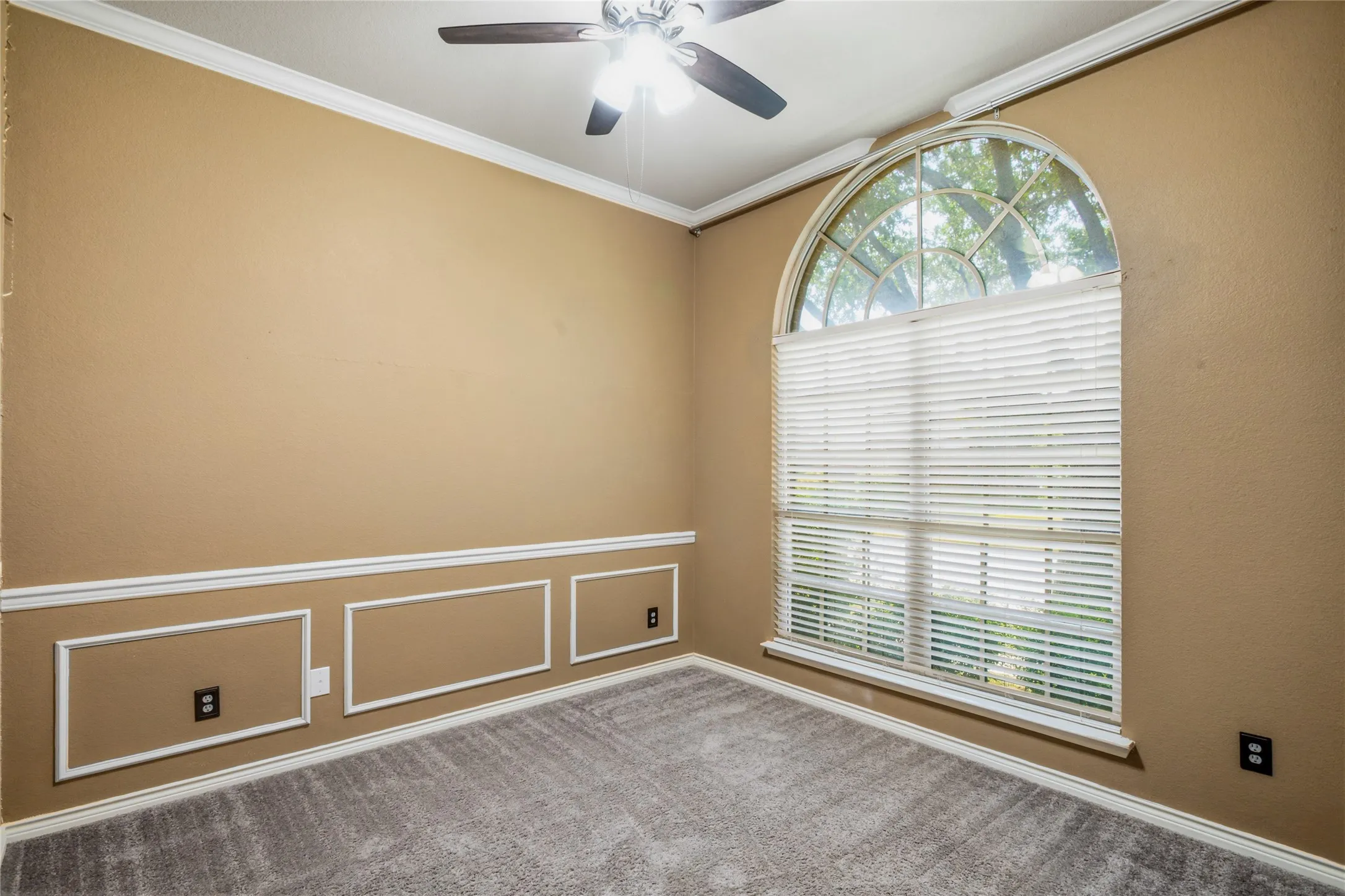 Single Family Residence For Sale in Collin County , 5912 Chuck Wagon Lane, Mc Kinney, Texas 75070, 3 Bedroom, 3 Bathroom, 2 Garage spaces, 2,207 Sqft, built in 2009, mls#21351200, Real Estate Agent in Mc Kinney, Homes For Sale in Collin county, Homes For Sale in Mc Kinney, Realtor in Mc Kinney Texas, Real Estate Brokerage Independent Realty Texas, Luminita Cordes Realtor
