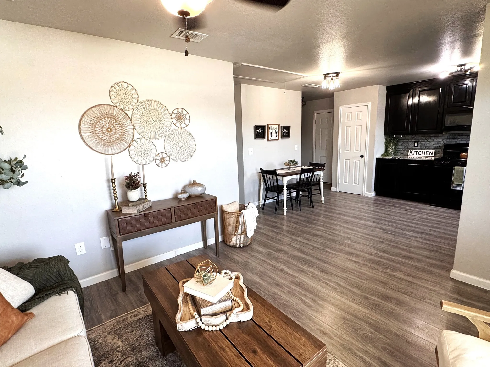 Single Family Residence For Sale in Montague County , 106 Raymond Street, Bowie, Texas 76230, 3 Bedroom, 1 Bathroom, Garage spaces, 936 Sqft, built in 2002, mls#21356580, Real Estate Agent in Bowie, Homes For Sale in Montague county, Homes For Sale in Bowie, Realtor in Bowie Texas, Real Estate Brokerage Independent Realty Texas, Luminita Cordes Realtor