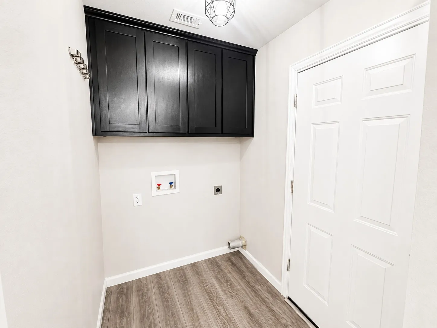 Single Family Residence For Sale in Montague County , 106 Raymond Street, Bowie, Texas 76230, 3 Bedroom, 1 Bathroom, Garage spaces, 936 Sqft, built in 2002, mls#21356580, Real Estate Agent in Bowie, Homes For Sale in Montague county, Homes For Sale in Bowie, Realtor in Bowie Texas, Real Estate Brokerage Independent Realty Texas, Luminita Cordes Realtor