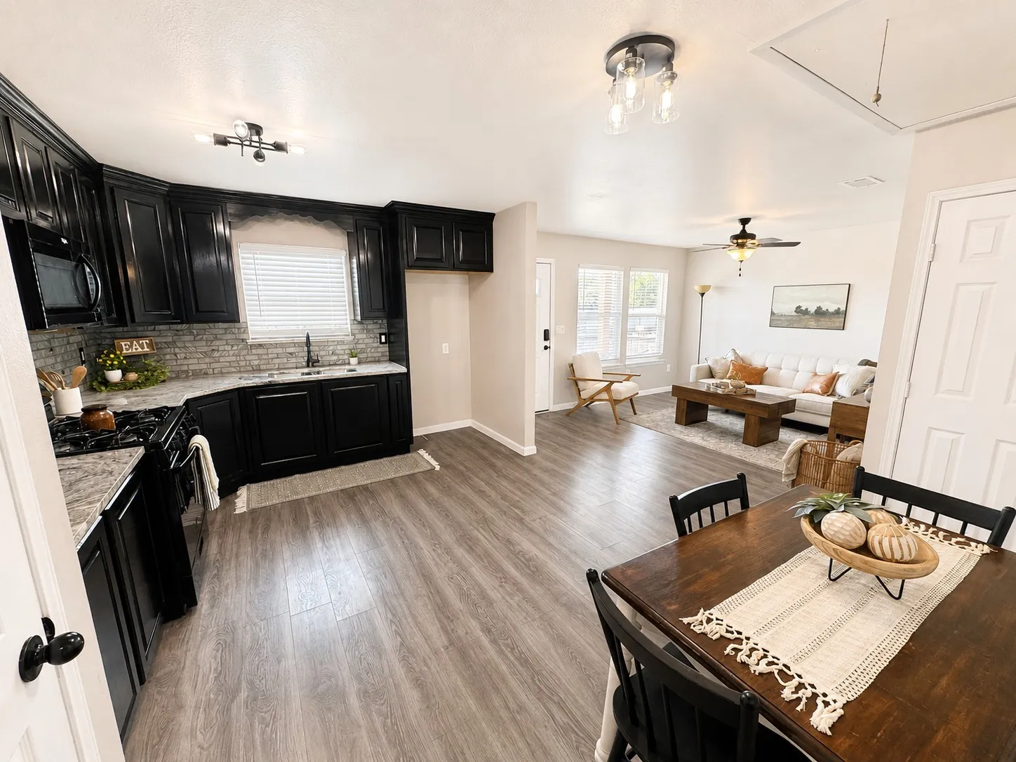 Single Family Residence For Sale in Montague County , 106 Raymond Street, Bowie, Texas 76230, 3 Bedroom, 1 Bathroom, Garage spaces, 936 Sqft, built in 2002, mls#21356580, Real Estate Agent in Bowie, Homes For Sale in Montague county, Homes For Sale in Bowie, Realtor in Bowie Texas, Real Estate Brokerage Independent Realty Texas, Luminita Cordes Realtor