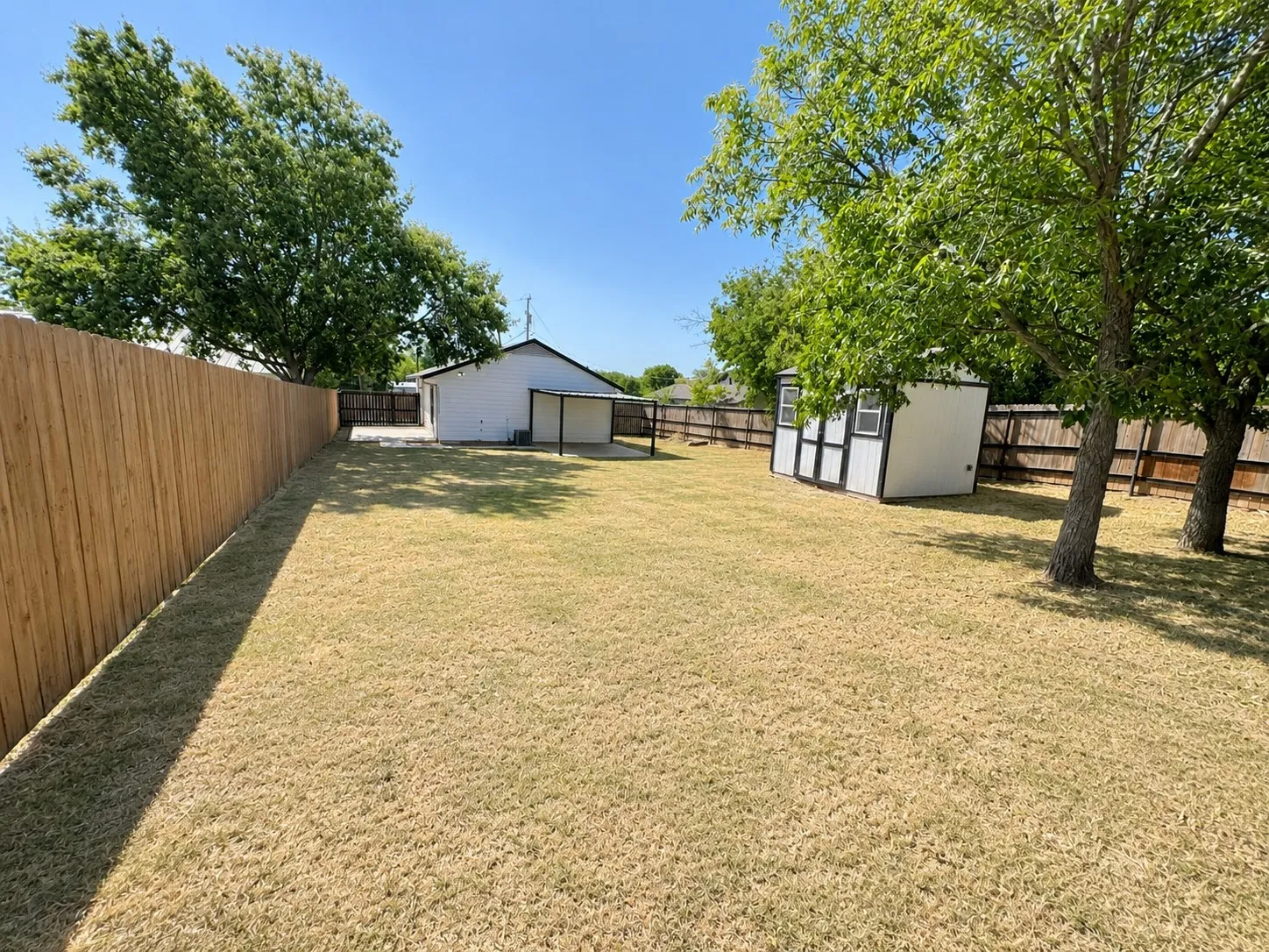 Single Family Residence For Sale in Montague County , 106 Raymond Street, Bowie, Texas 76230, 3 Bedroom, 1 Bathroom, Garage spaces, 936 Sqft, built in 2002, mls#21356580, Real Estate Agent in Bowie, Homes For Sale in Montague county, Homes For Sale in Bowie, Realtor in Bowie Texas, Real Estate Brokerage Independent Realty Texas, Luminita Cordes Realtor