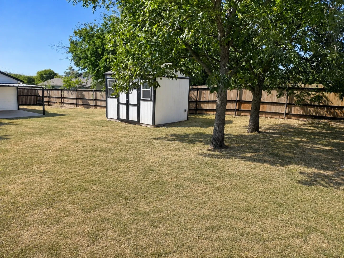 Single Family Residence For Sale in Montague County , 106 Raymond Street, Bowie, Texas 76230, 3 Bedroom, 1 Bathroom, Garage spaces, 936 Sqft, built in 2002, mls#21356580, Real Estate Agent in Bowie, Homes For Sale in Montague county, Homes For Sale in Bowie, Realtor in Bowie Texas, Real Estate Brokerage Independent Realty Texas, Luminita Cordes Realtor
