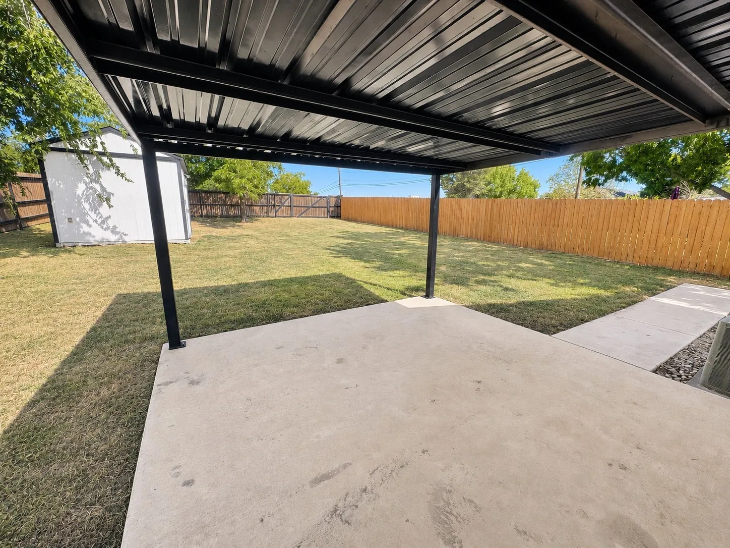 Single Family Residence For Sale in Montague County , 106 Raymond Street, Bowie, Texas 76230, 3 Bedroom, 1 Bathroom, Garage spaces, 936 Sqft, built in 2002, mls#21356580, Real Estate Agent in Bowie, Homes For Sale in Montague county, Homes For Sale in Bowie, Realtor in Bowie Texas, Real Estate Brokerage Independent Realty Texas, Luminita Cordes Realtor