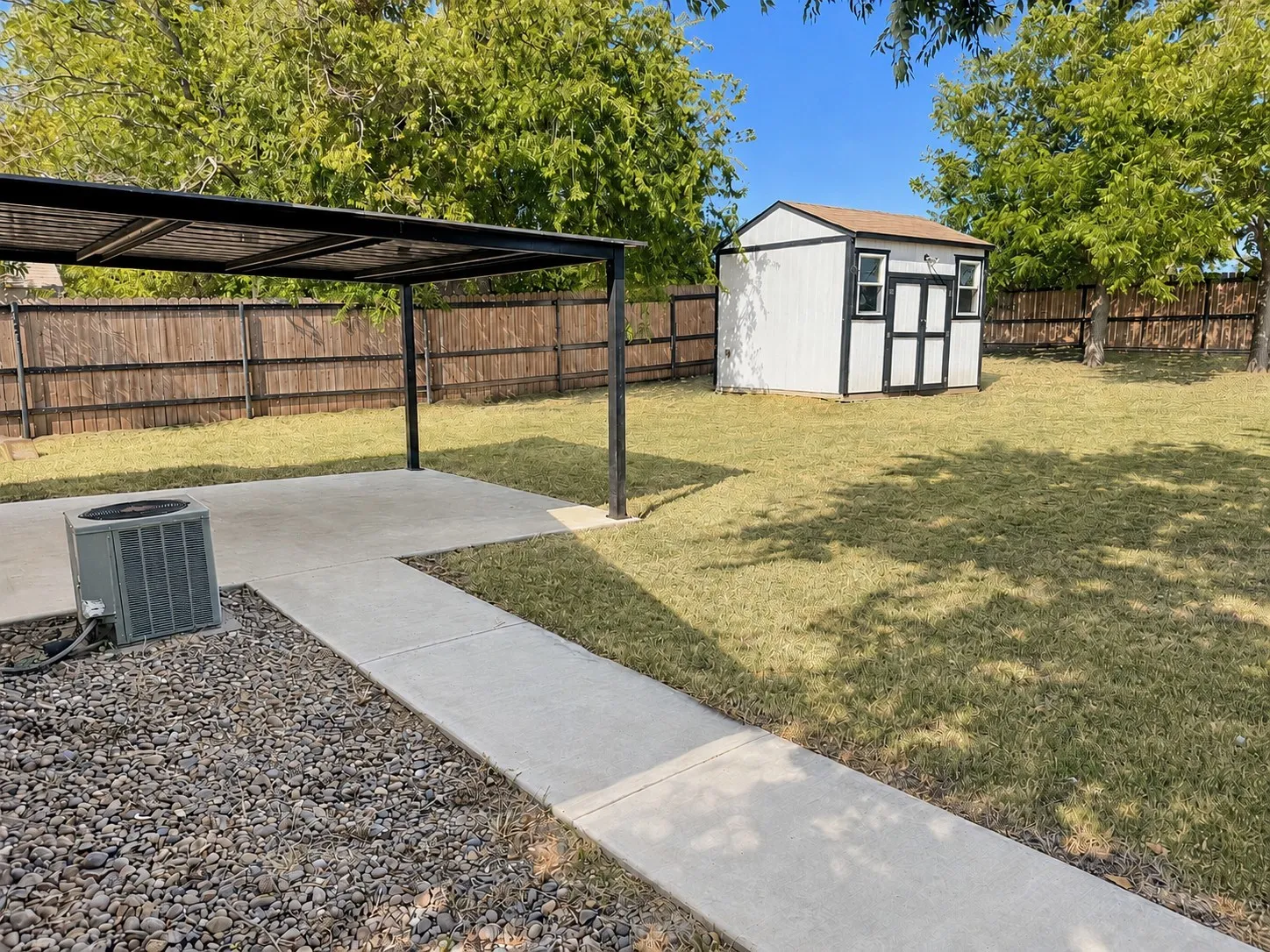 Single Family Residence For Sale in Montague County , 106 Raymond Street, Bowie, Texas 76230, 3 Bedroom, 1 Bathroom, Garage spaces, 936 Sqft, built in 2002, mls#21356580, Real Estate Agent in Bowie, Homes For Sale in Montague county, Homes For Sale in Bowie, Realtor in Bowie Texas, Real Estate Brokerage Independent Realty Texas, Luminita Cordes Realtor