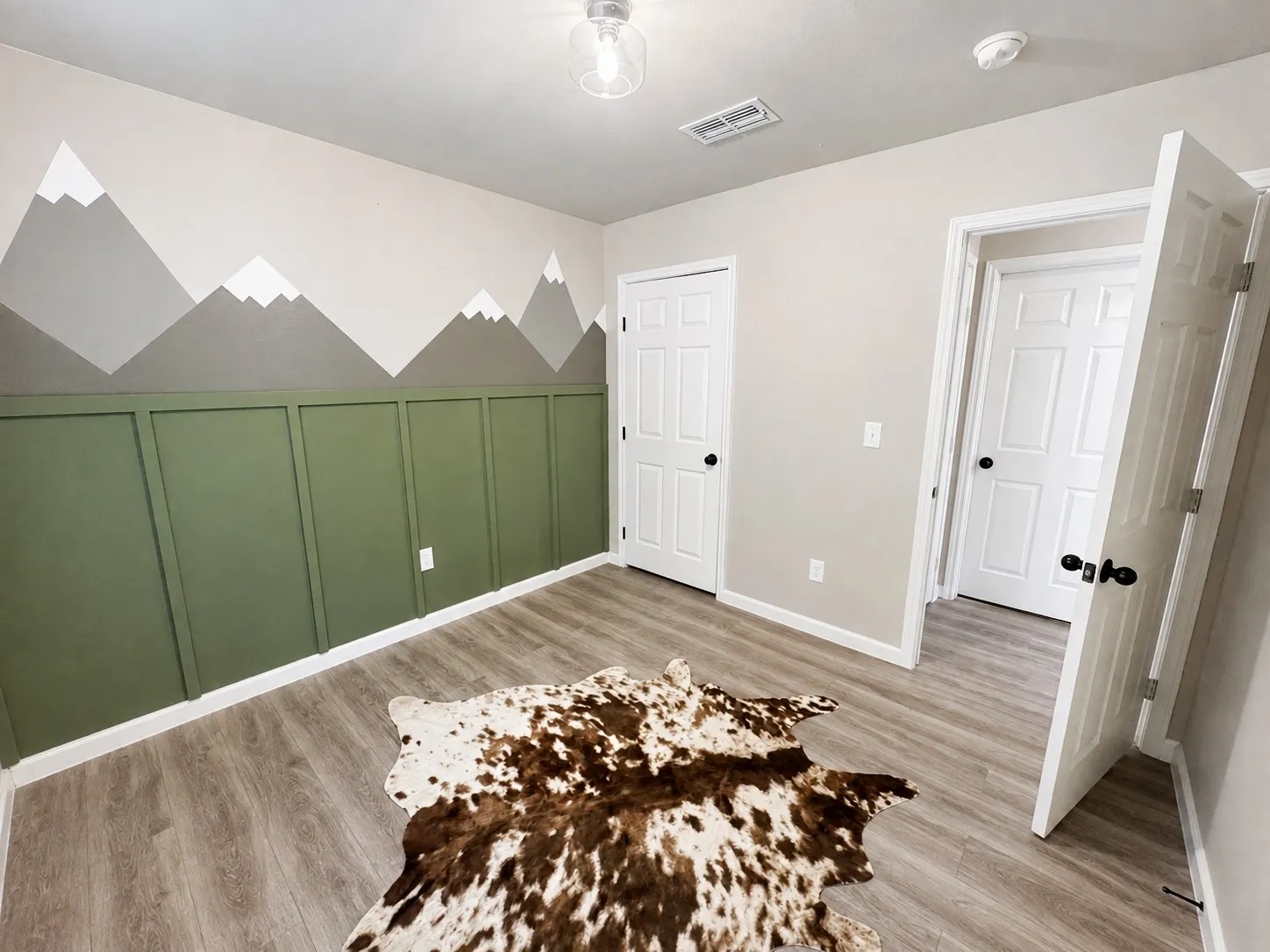 Single Family Residence For Sale in Montague County , 106 Raymond Street, Bowie, Texas 76230, 3 Bedroom, 1 Bathroom, Garage spaces, 936 Sqft, built in 2002, mls#21356580, Real Estate Agent in Bowie, Homes For Sale in Montague county, Homes For Sale in Bowie, Realtor in Bowie Texas, Real Estate Brokerage Independent Realty Texas, Luminita Cordes Realtor