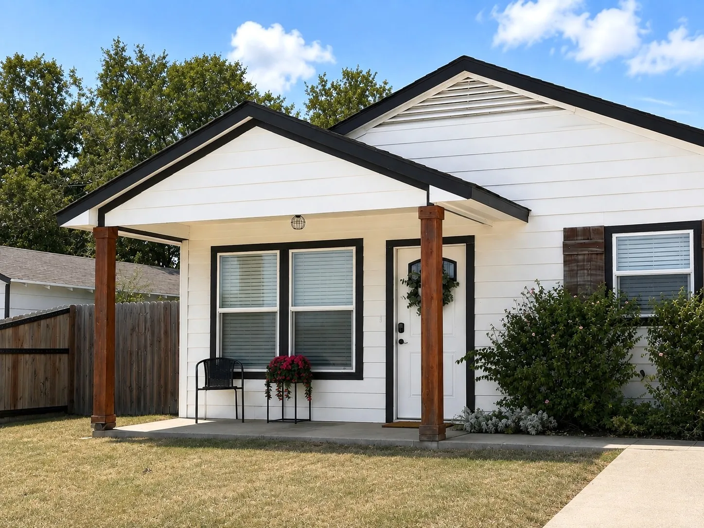 Single Family Residence For Sale in Montague County , 106 Raymond Street, Bowie, Texas 76230, 3 Bedroom, 1 Bathroom, Garage spaces, 936 Sqft, built in 2002, mls#21356580, Real Estate Agent in Bowie, Homes For Sale in Montague county, Homes For Sale in Bowie, Realtor in Bowie Texas, Real Estate Brokerage Independent Realty Texas, Luminita Cordes Realtor